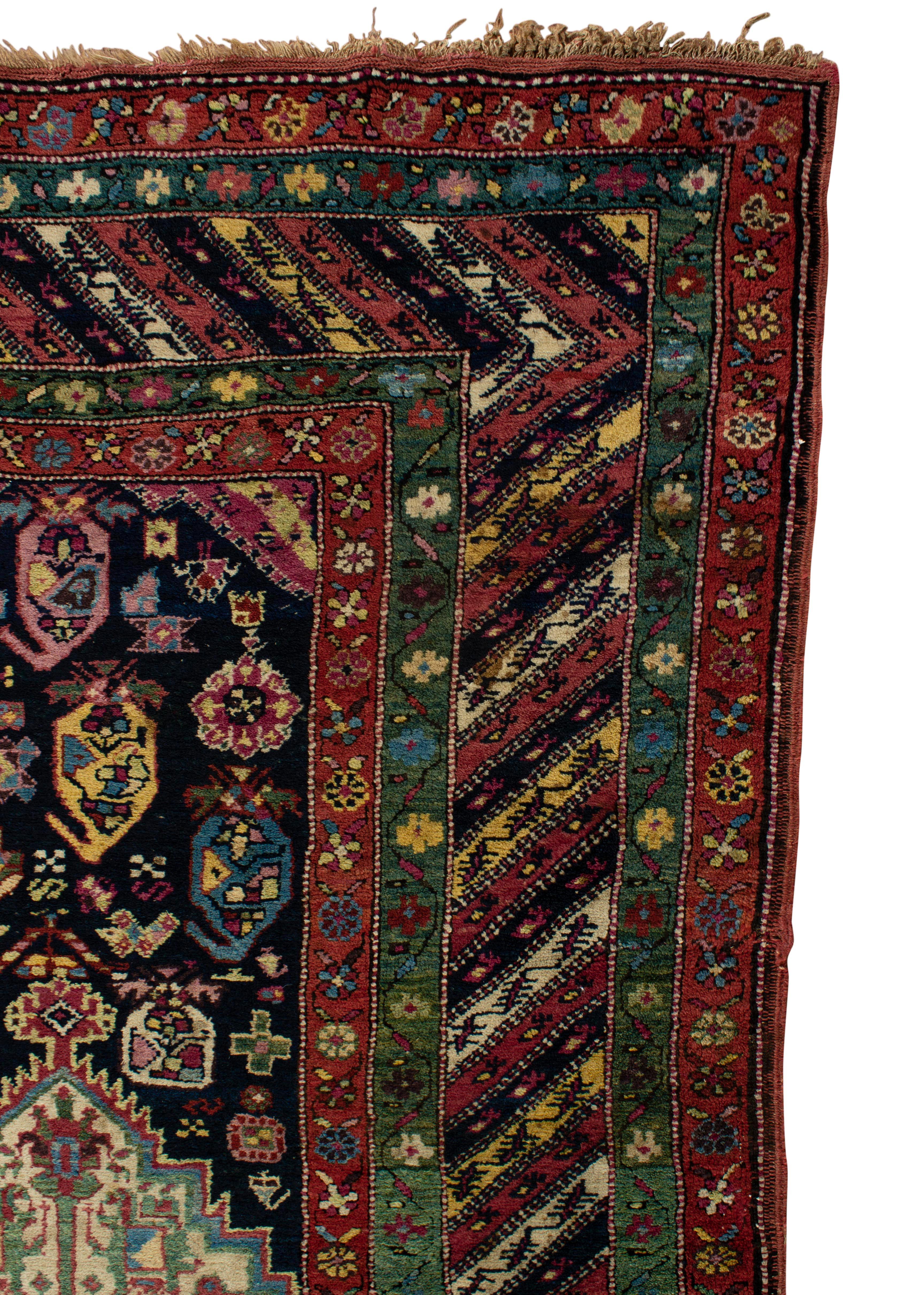 XIXe siècle Tapis caucasien ancien de type Gendge, vers 1880  3'8 x 6'10 cm en vente