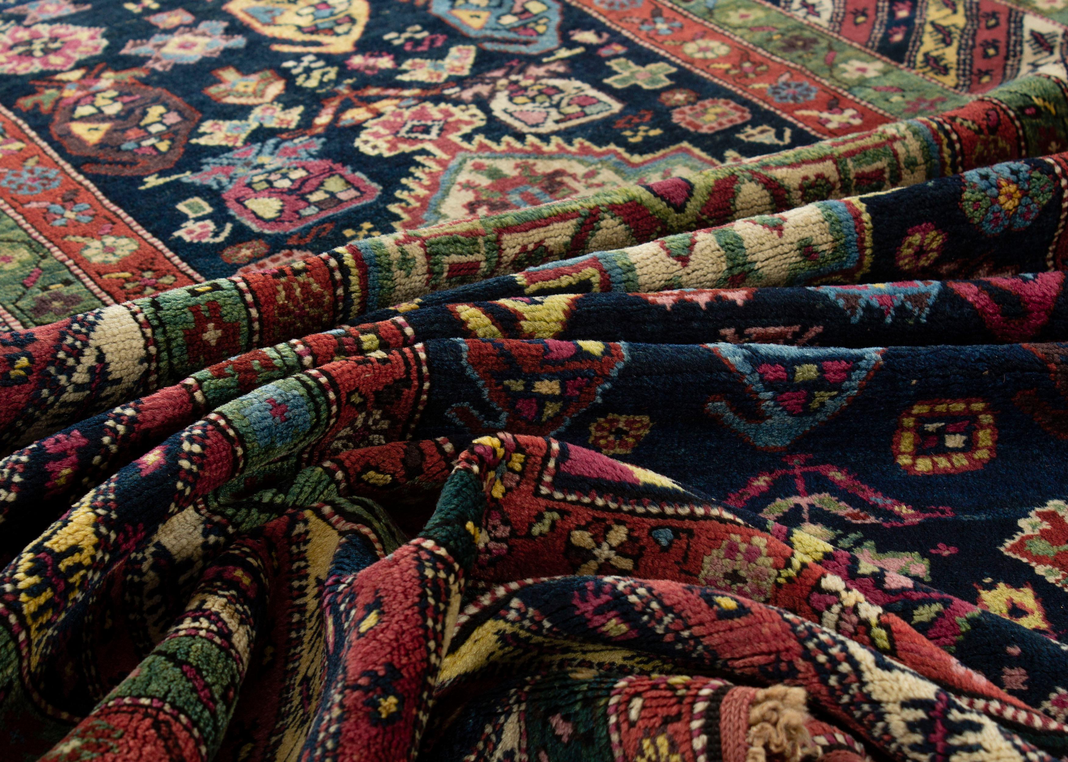 Tapis caucasien ancien de type Gendge, vers 1880  3'8 x 6'10 cm en vente 1