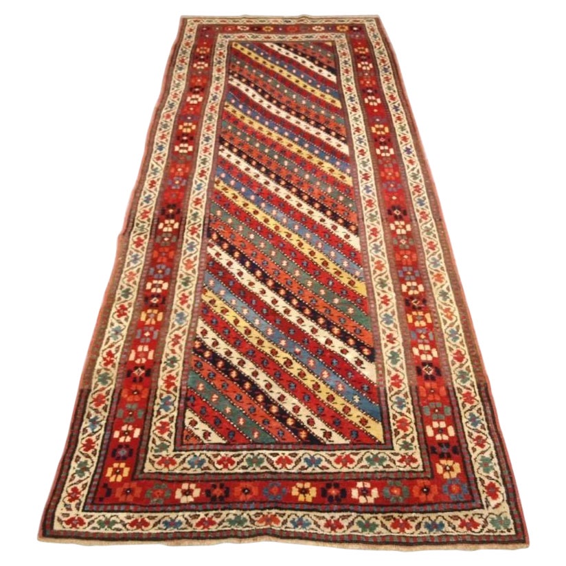 Antiker kaukasischer Gendje Kazak Langer Teppich oder Läufer, um 1880
