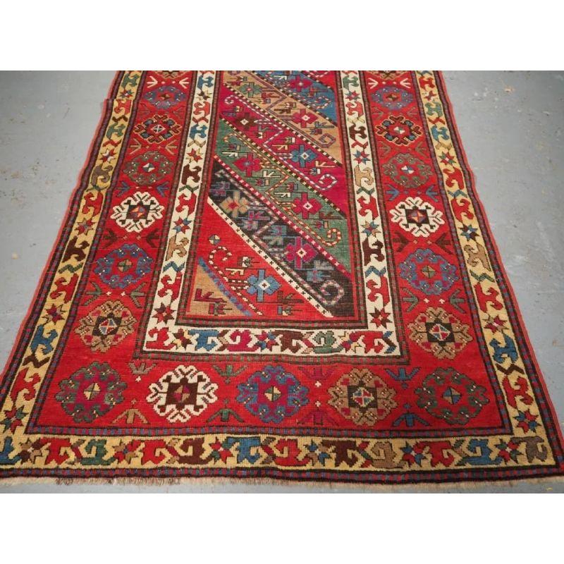 Ancien tapis caucasien long Kazak Gendje avec motif de rayures diagonales, vers 1890 Excellent état - En vente à Moreton-In-Marsh, GB