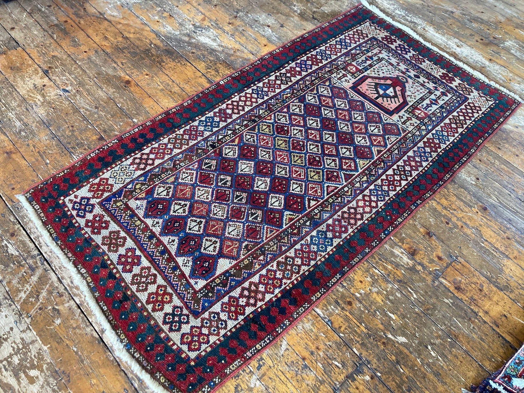 Fin du XIXe siècle Ancien tapis de prière caucasien Gendje 1.90m X 0.98m en vente