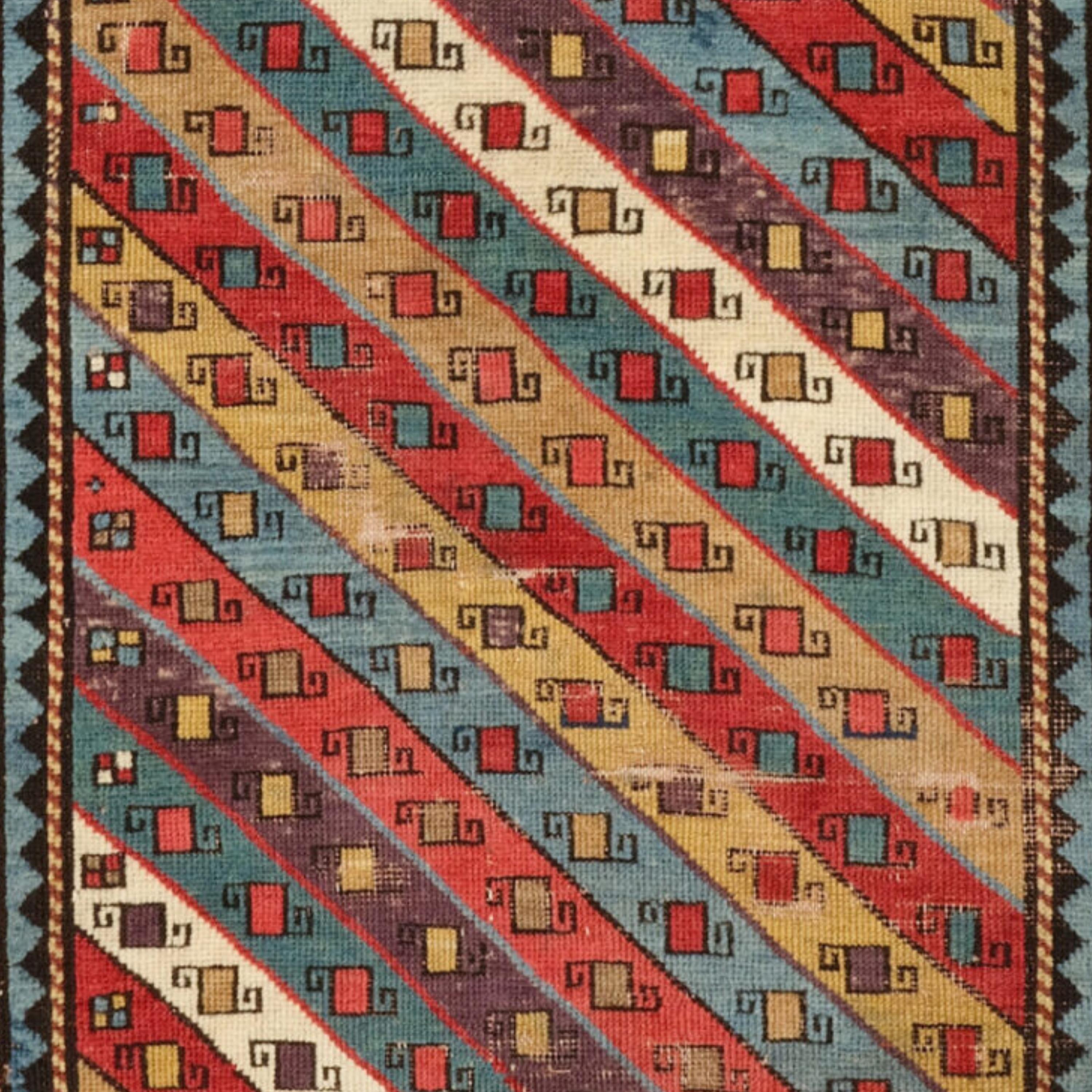 Antique Caucasian Gendje Rug - Middle Of the 19th Century Caucasian Gendje Rug In Good Condition For Sale In Sultanahmet, 34