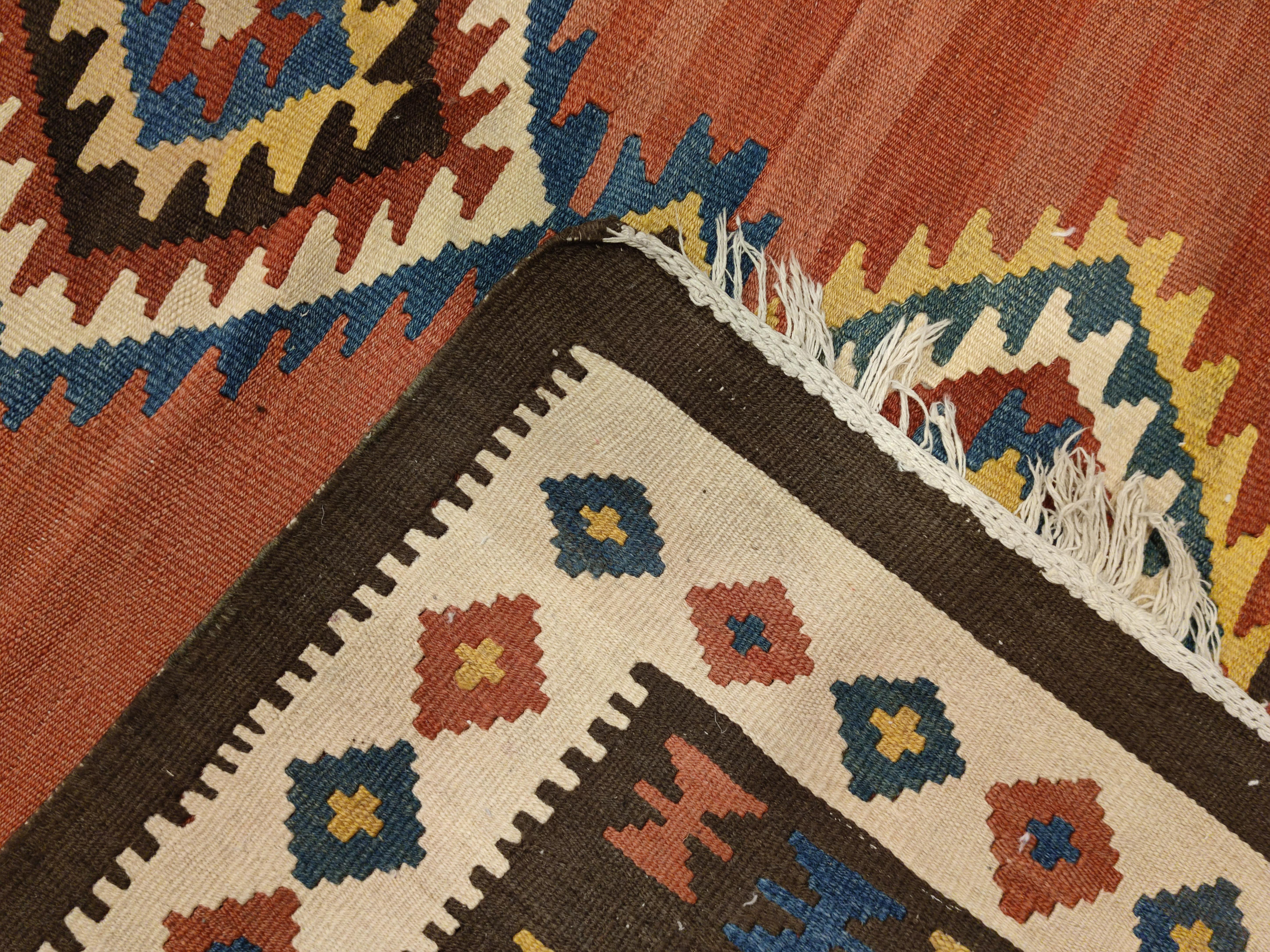Antiker kaukasischer geometrischer minimalistischer Kelimteppich (Kaukasisch) im Angebot