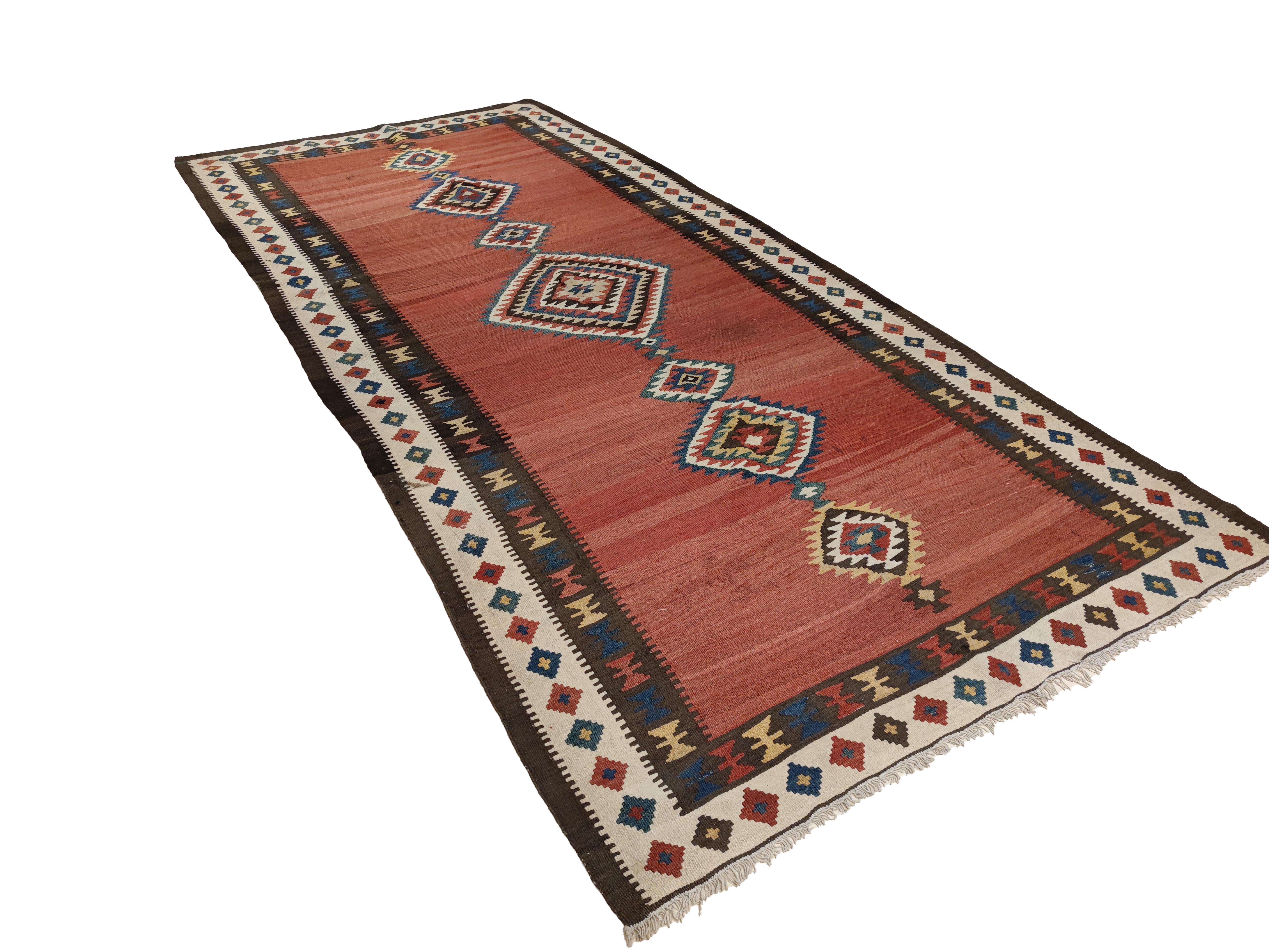 Antiker kaukasischer geometrischer minimalistischer Kelimteppich im Zustand „Gut“ im Angebot in Milan, IT