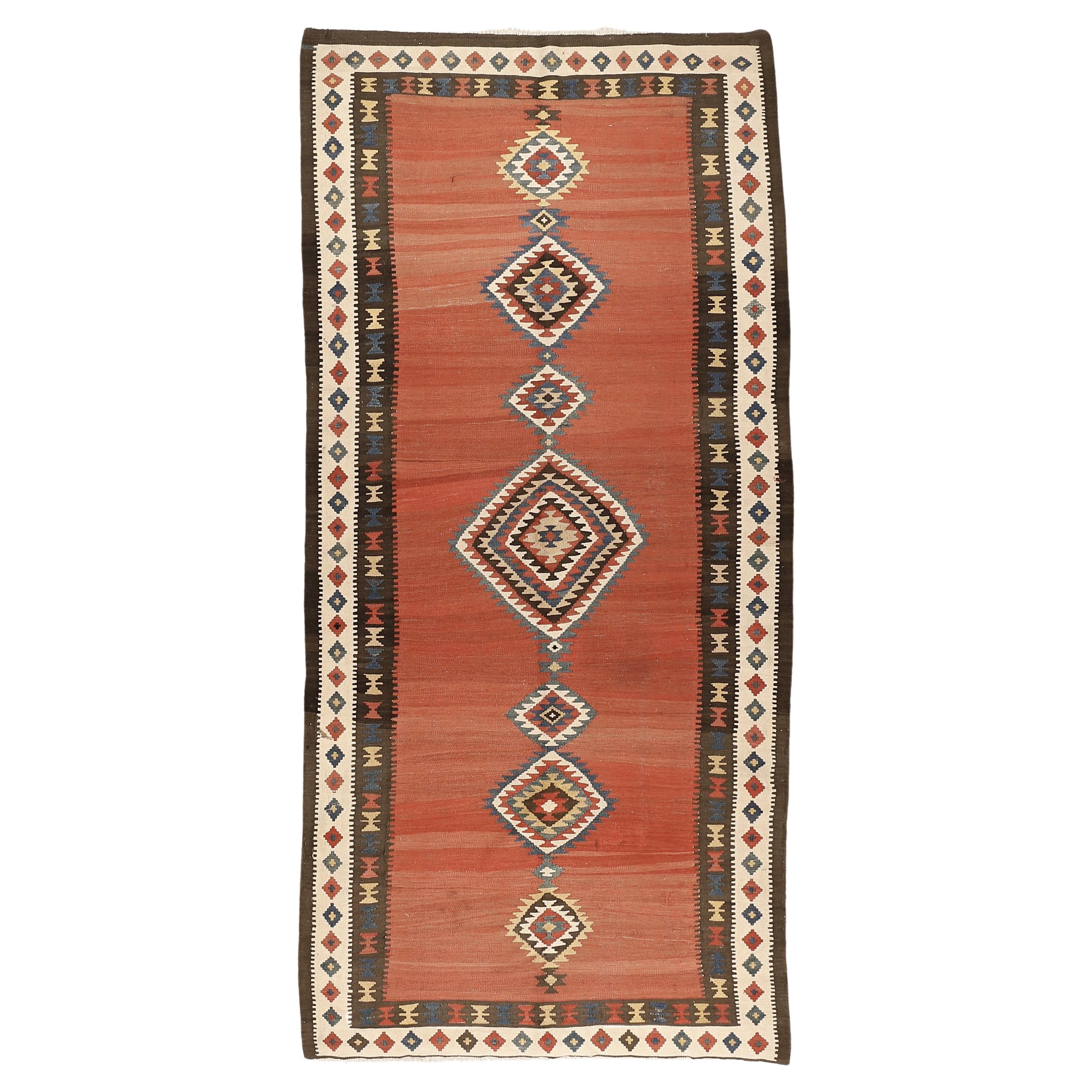Antiker kaukasischer geometrischer minimalistischer Kelimteppich im Angebot