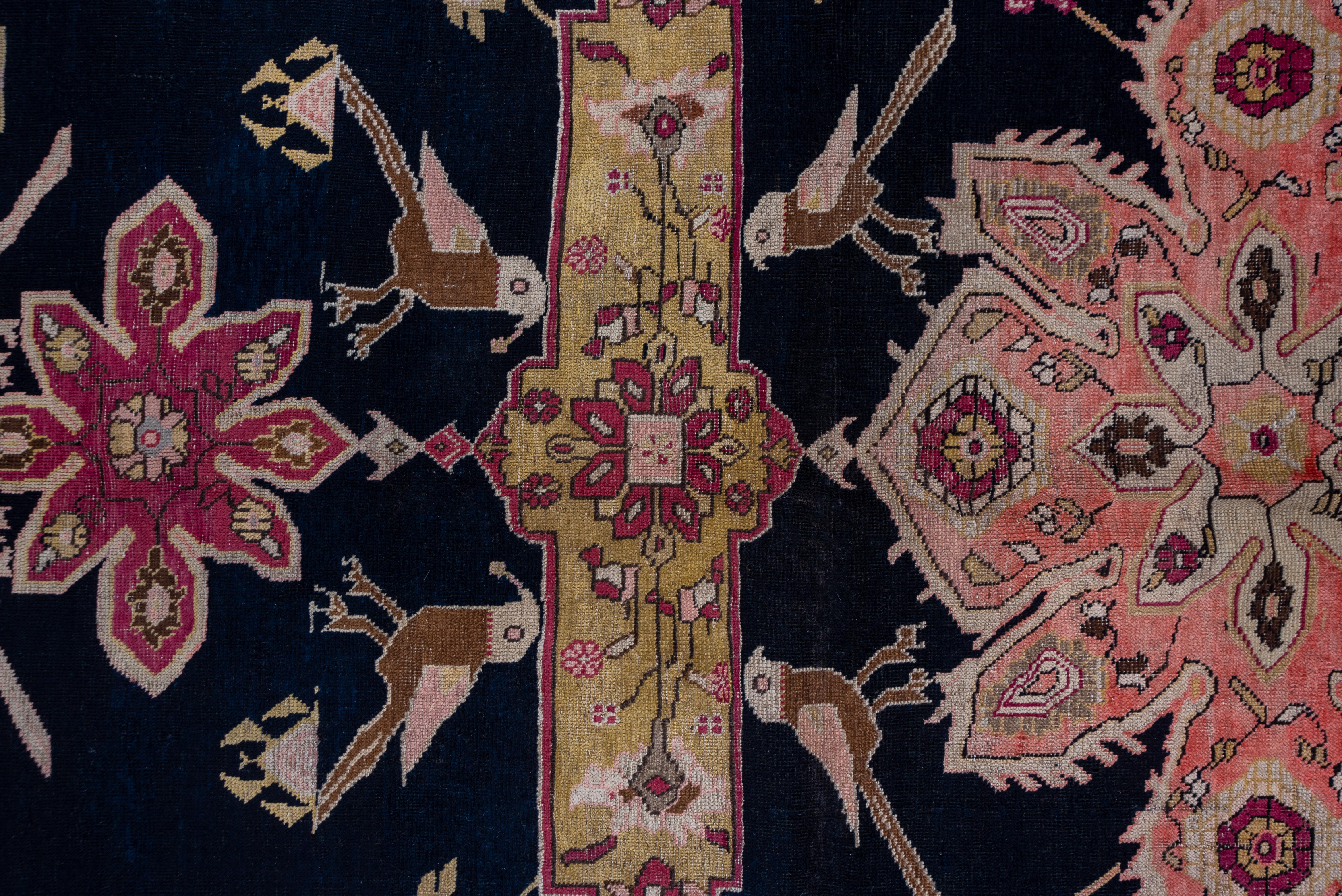 Antiker kaukasischer Karabagh-Galerie-Teppich, Marineblau und Rosa Feld, Himbeerfarbene Bordüren (Armenisch) im Angebot