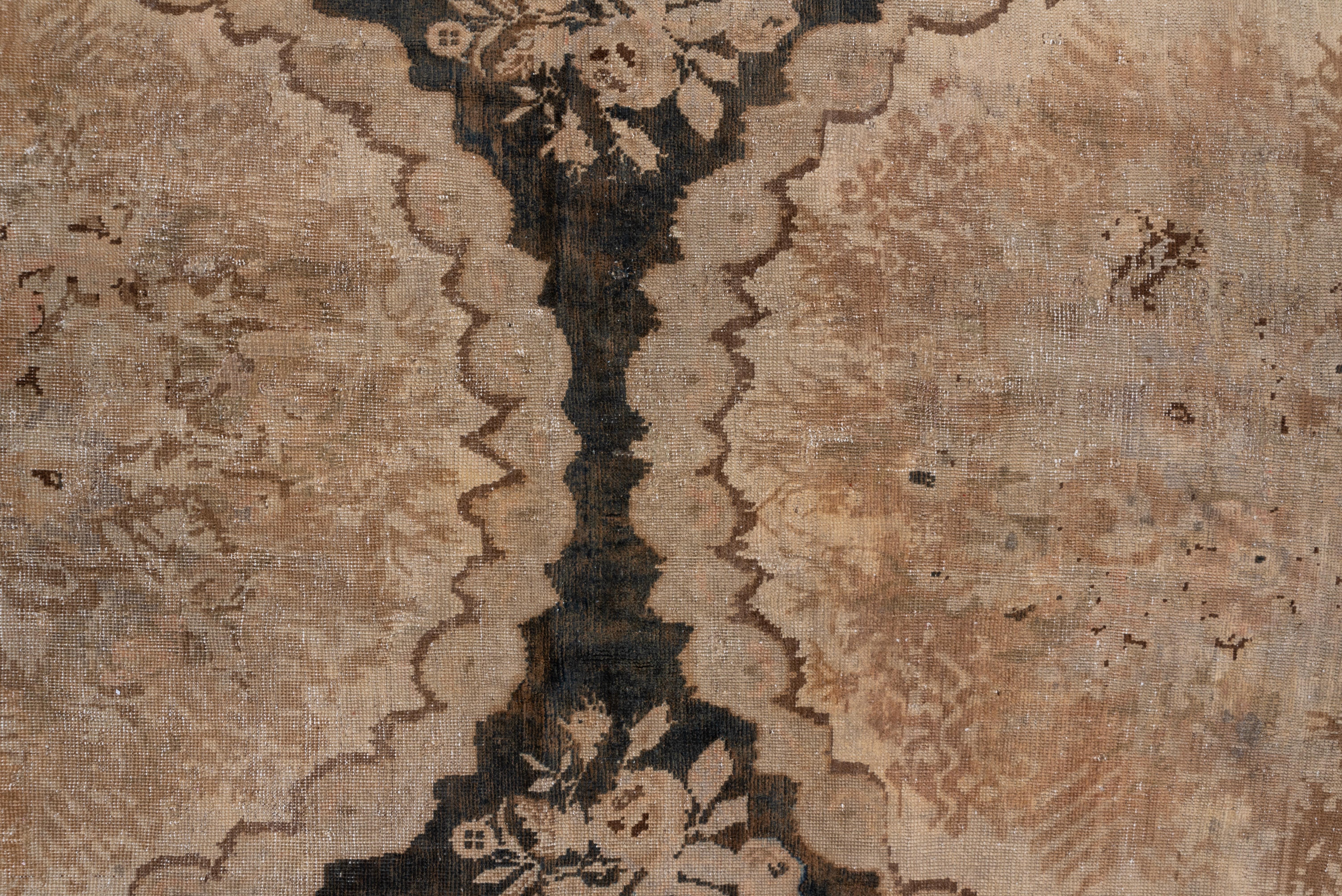 Antiker kaukasischer Karabagh-Galerie-Teppich mit Erdtönen (Handgeknüpft) im Angebot