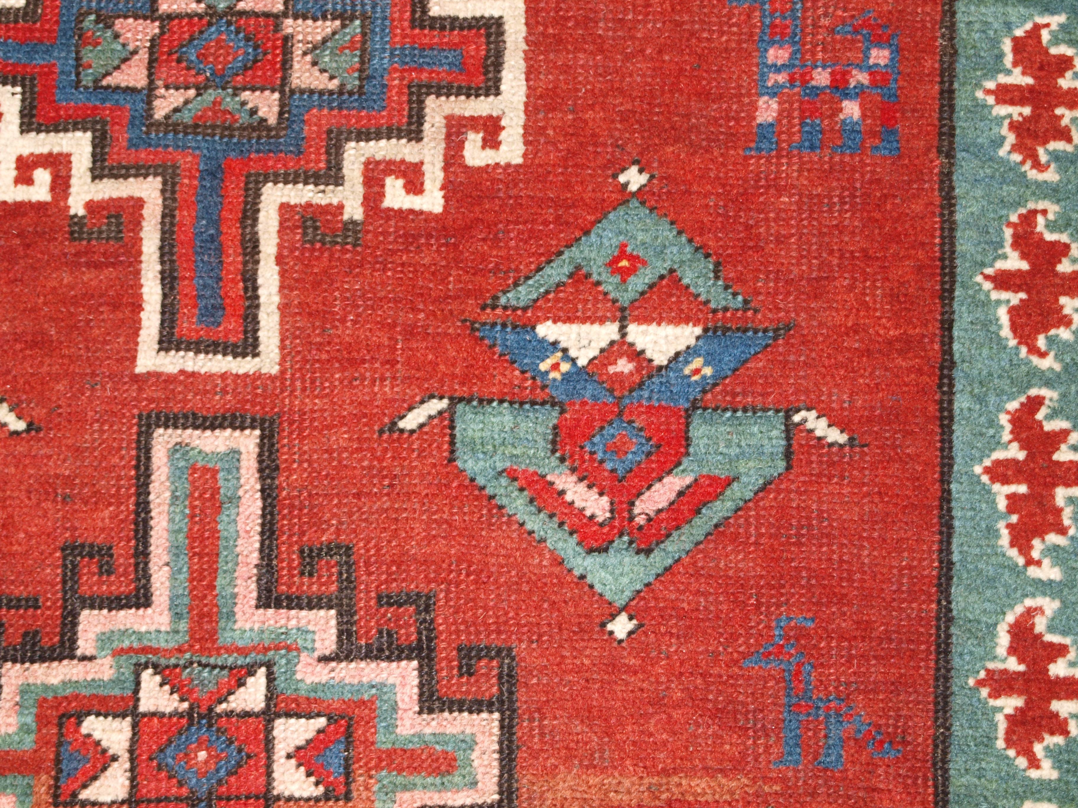 Antiker kaukasischer Karabagh-Kazak-Teppich, um 1900 im Angebot 4