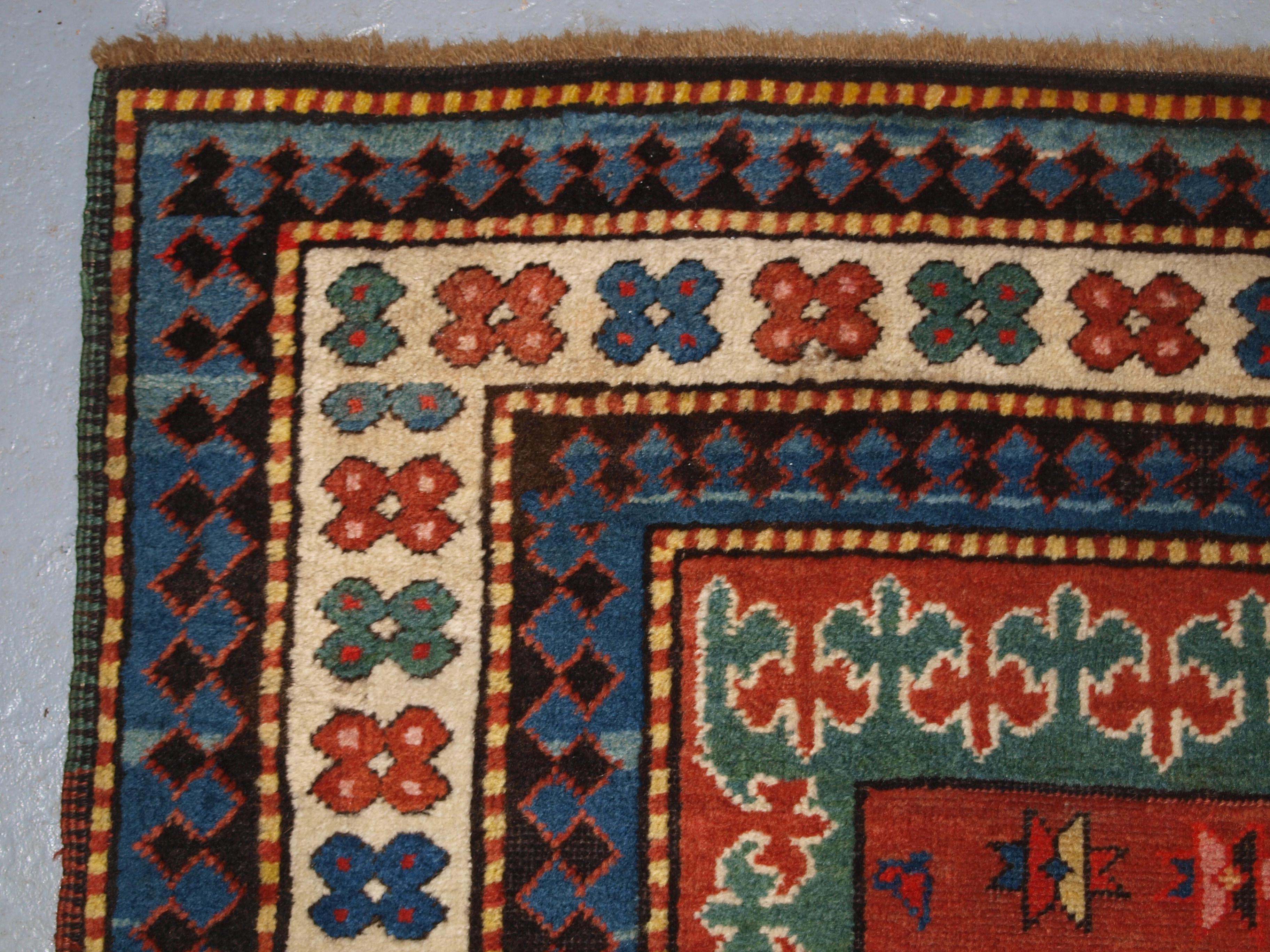 Antiker kaukasischer Karabagh-Kazak-Teppich, um 1900 (19. Jahrhundert) im Angebot