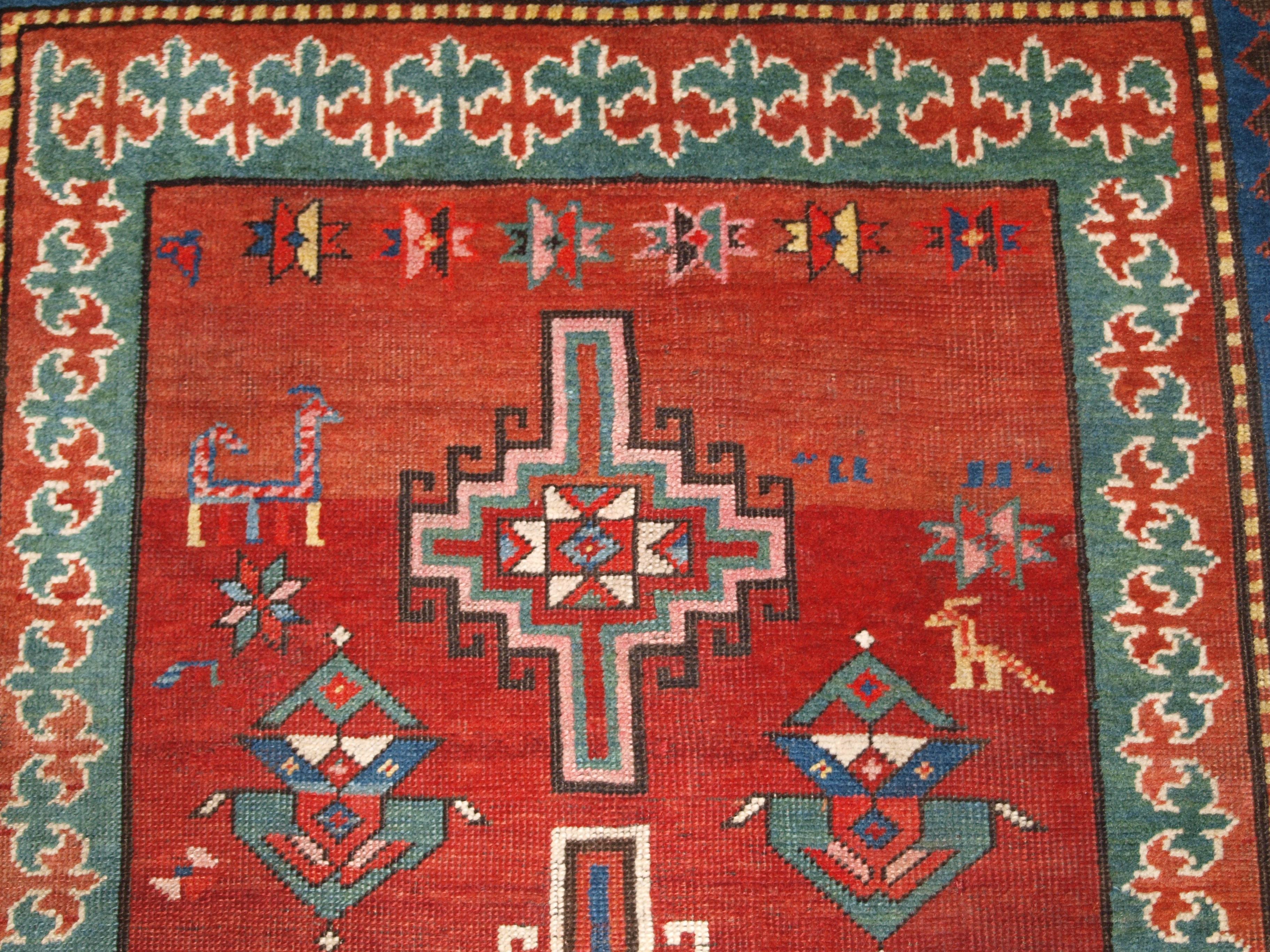 Antiker kaukasischer Karabagh-Kazak-Teppich, um 1900 im Angebot 1