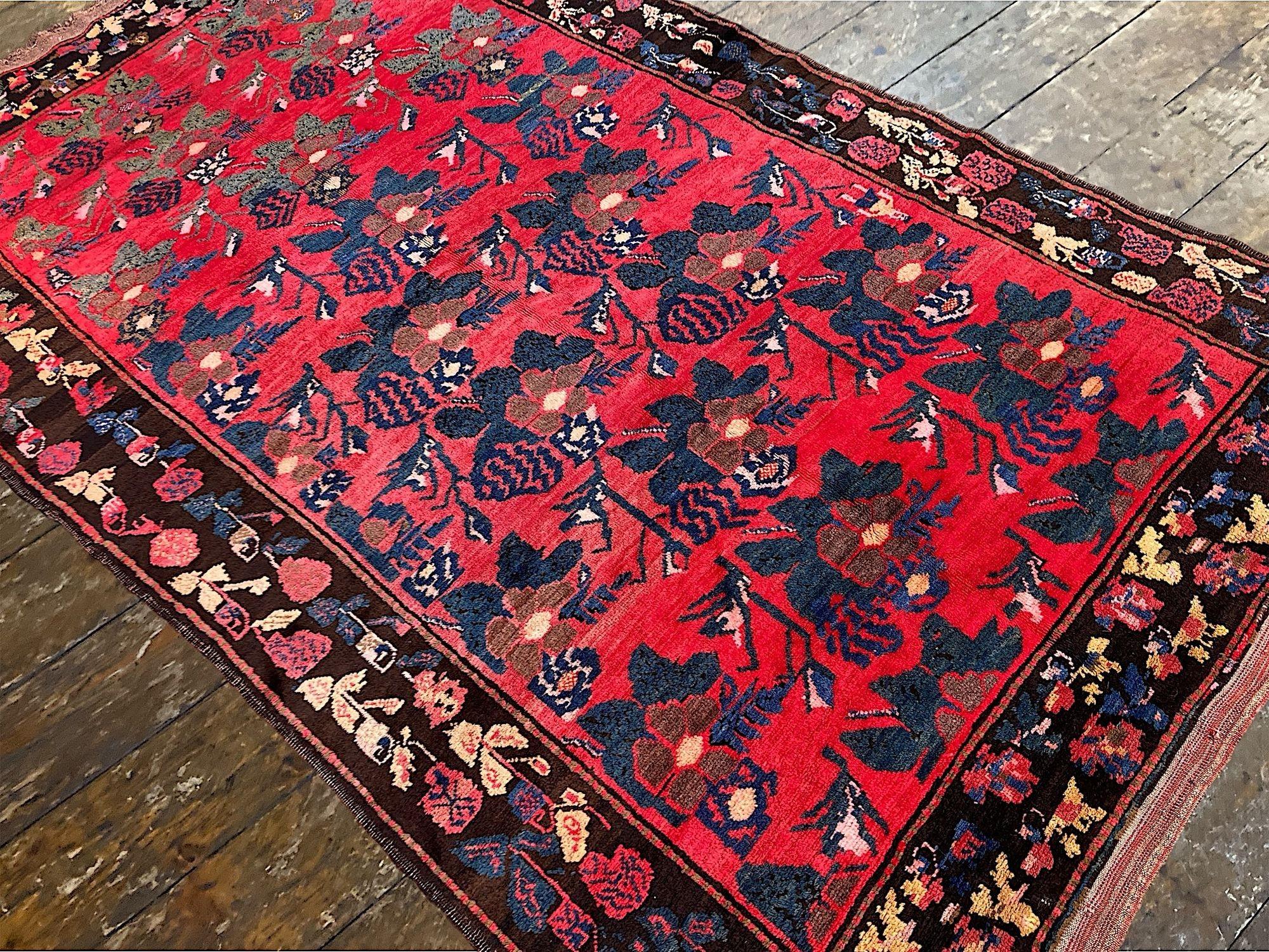 Alfombra antigua del Cáucaso Karabagh 2,40m x 1,37m en venta 1