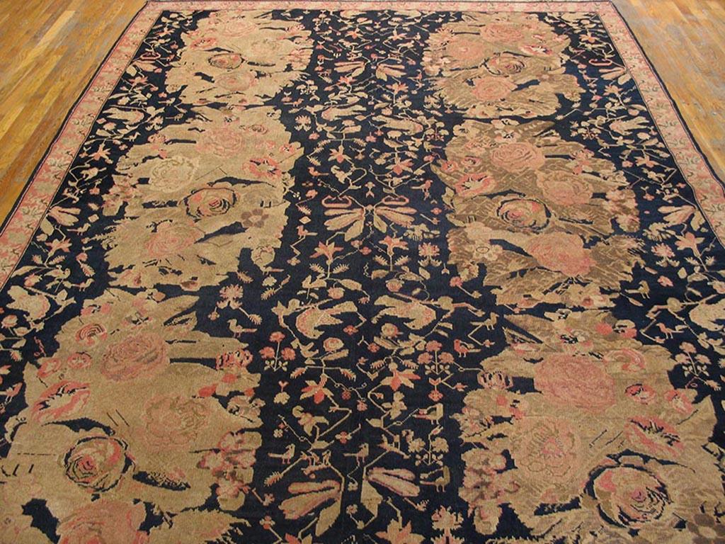 Tapis caucasien Karabagh du début du 20e siècle avec influences européennes sur fond noir 8'4