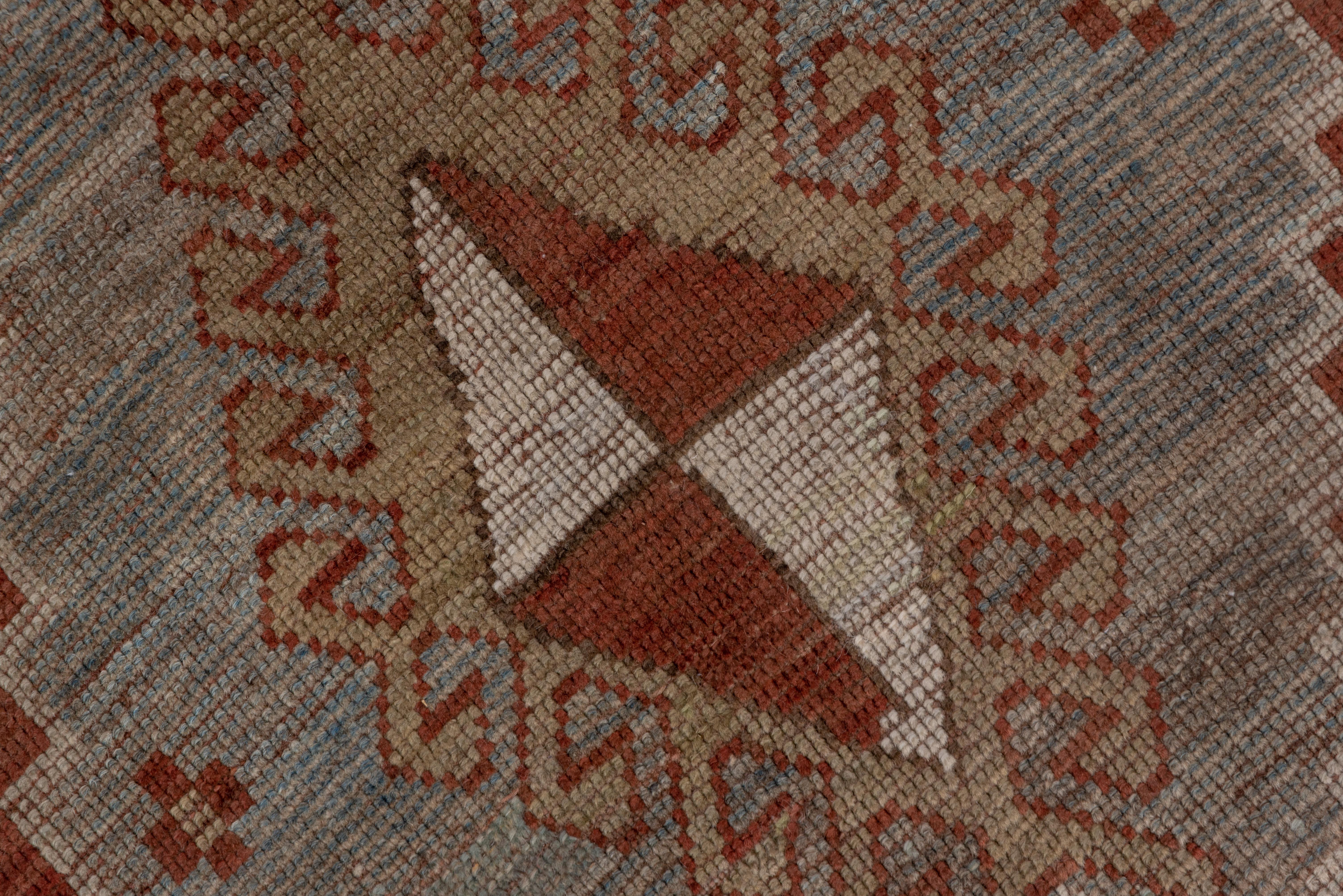 Antiker kaukasischer Karabagh-Teppich aus Karabagh, grau und blau, Stammeskunst, rote Bordüren im Zustand „Gut“ im Angebot in New York, NY