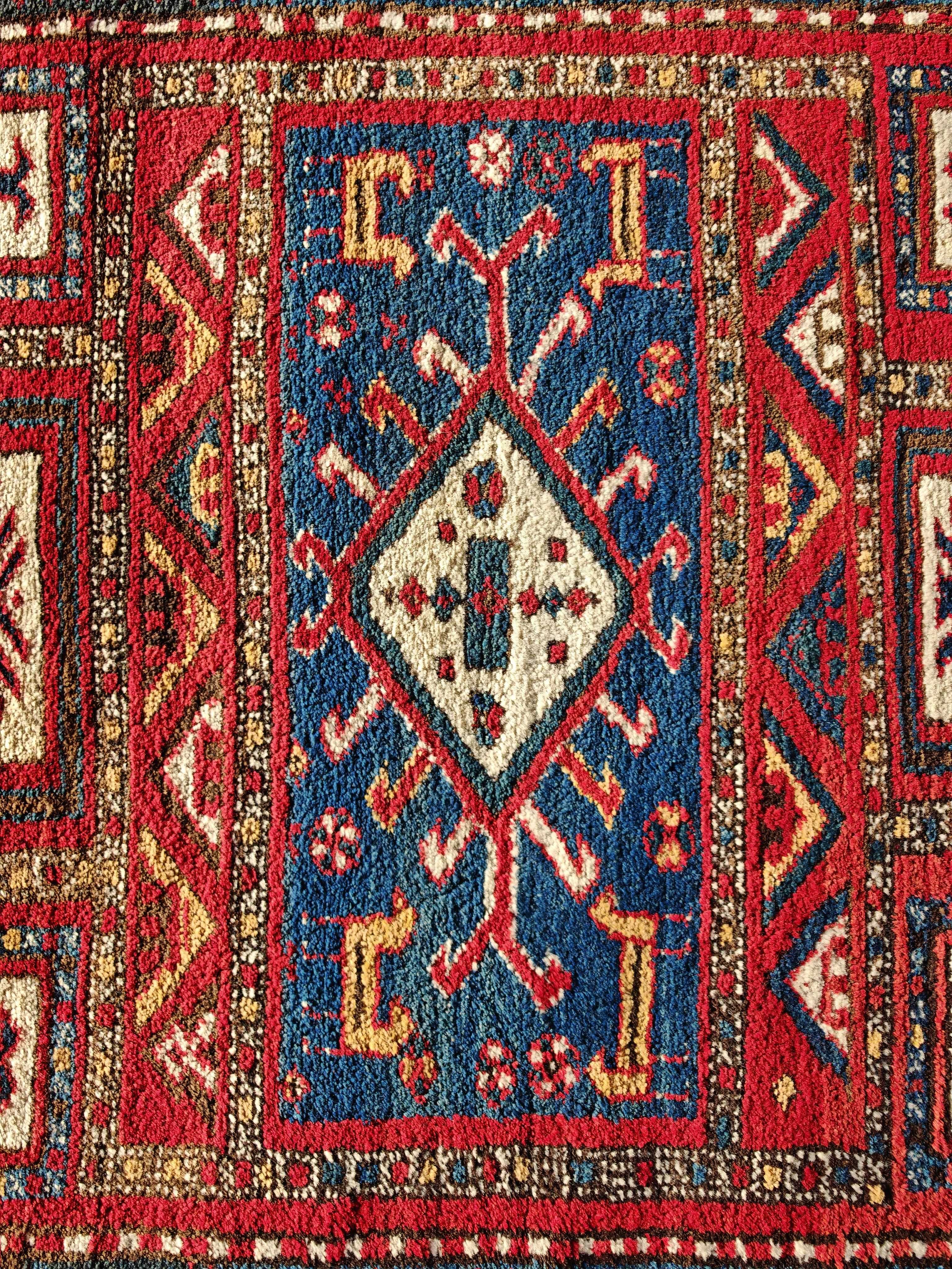 Antiker kaukasischer Karabagh-Teppich, handgeknüpft, 100% Wolle, Ende 19. (Stammeskunst) im Angebot