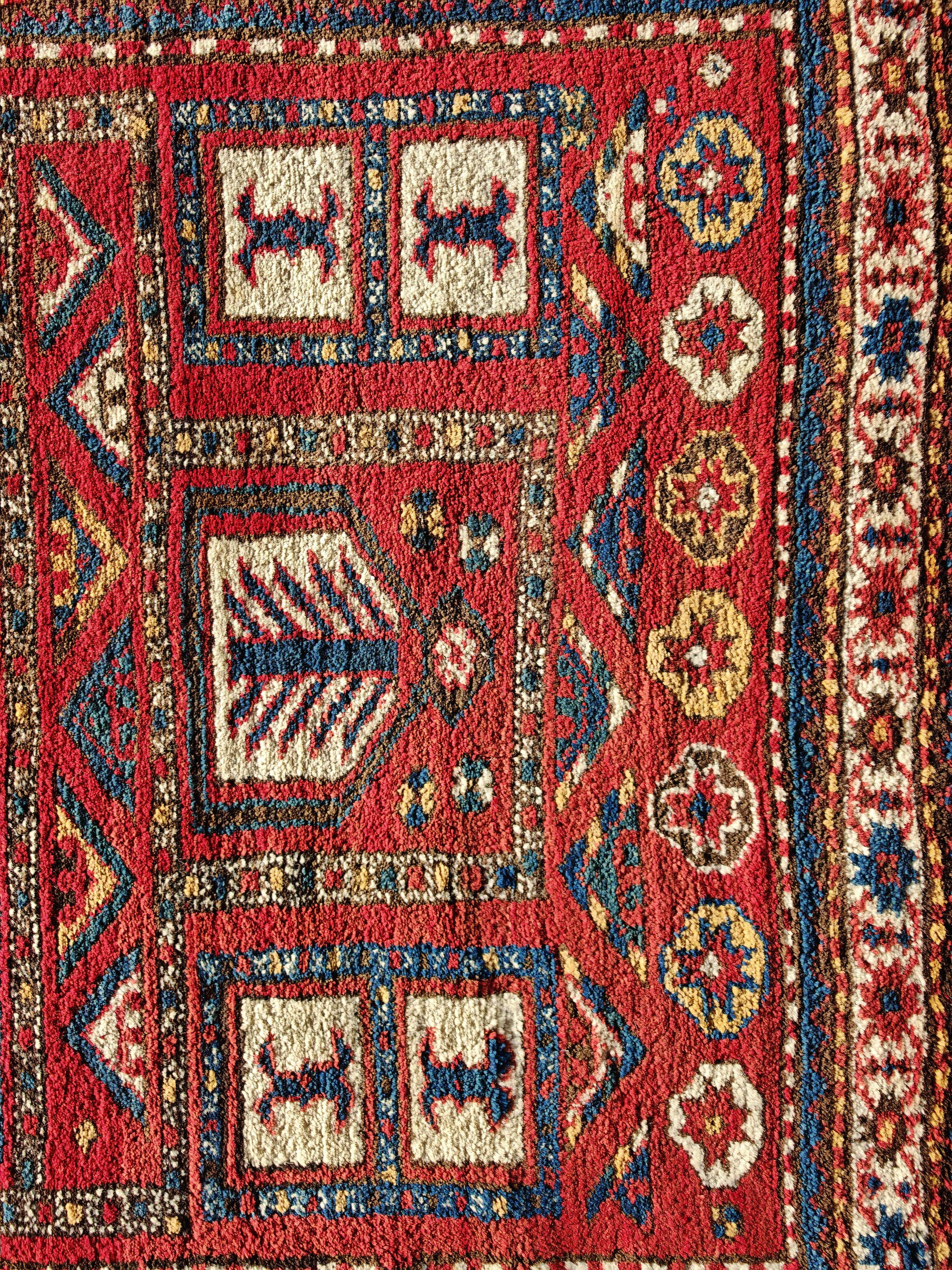 Antiker kaukasischer Karabagh-Teppich, handgeknüpft, 100% Wolle, Ende 19. im Zustand „Gut“ im Angebot in Beograd, RS