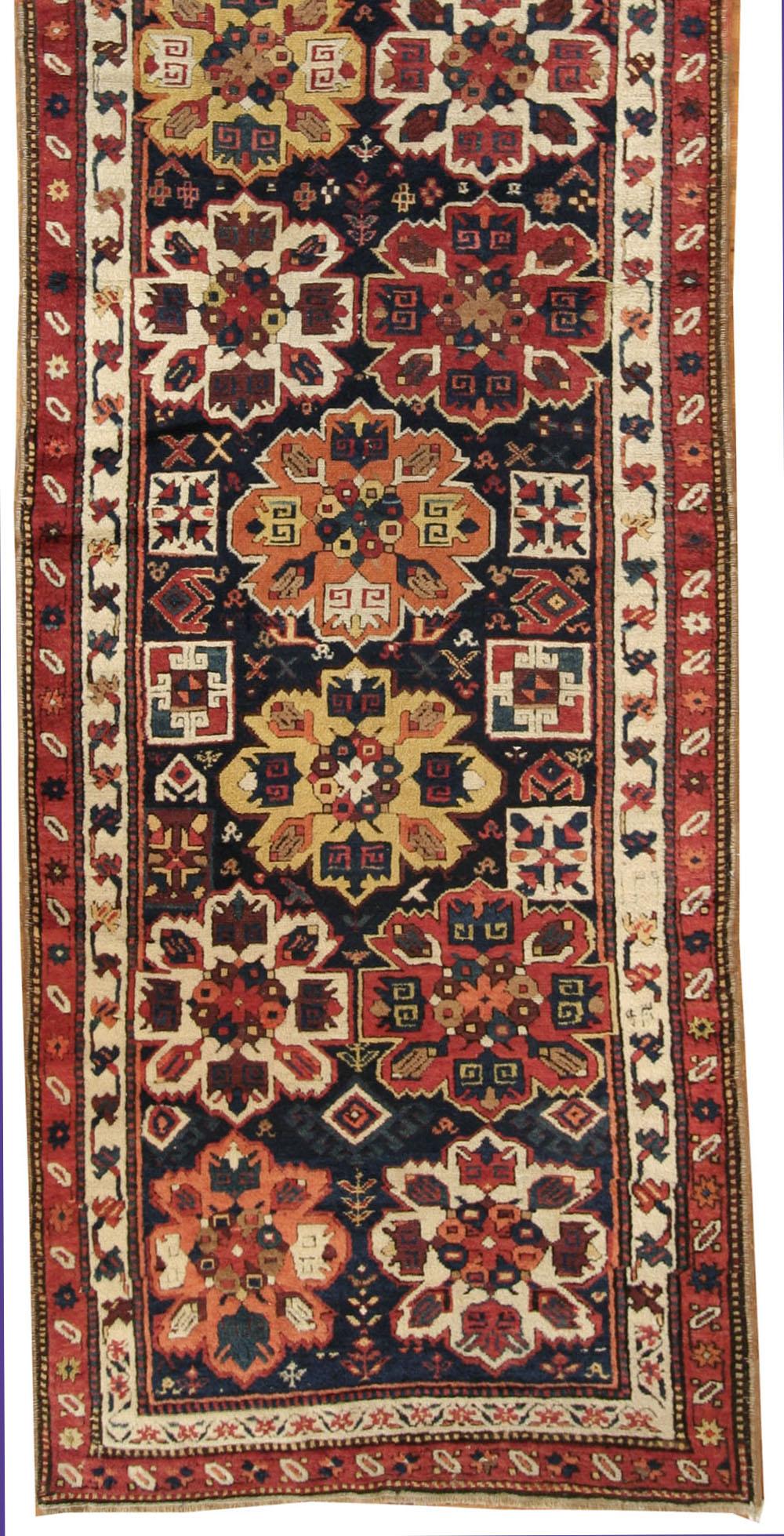 Antiker kaukasischer Karabagh-Läufer-Teppich (Handgeknüpft) im Angebot