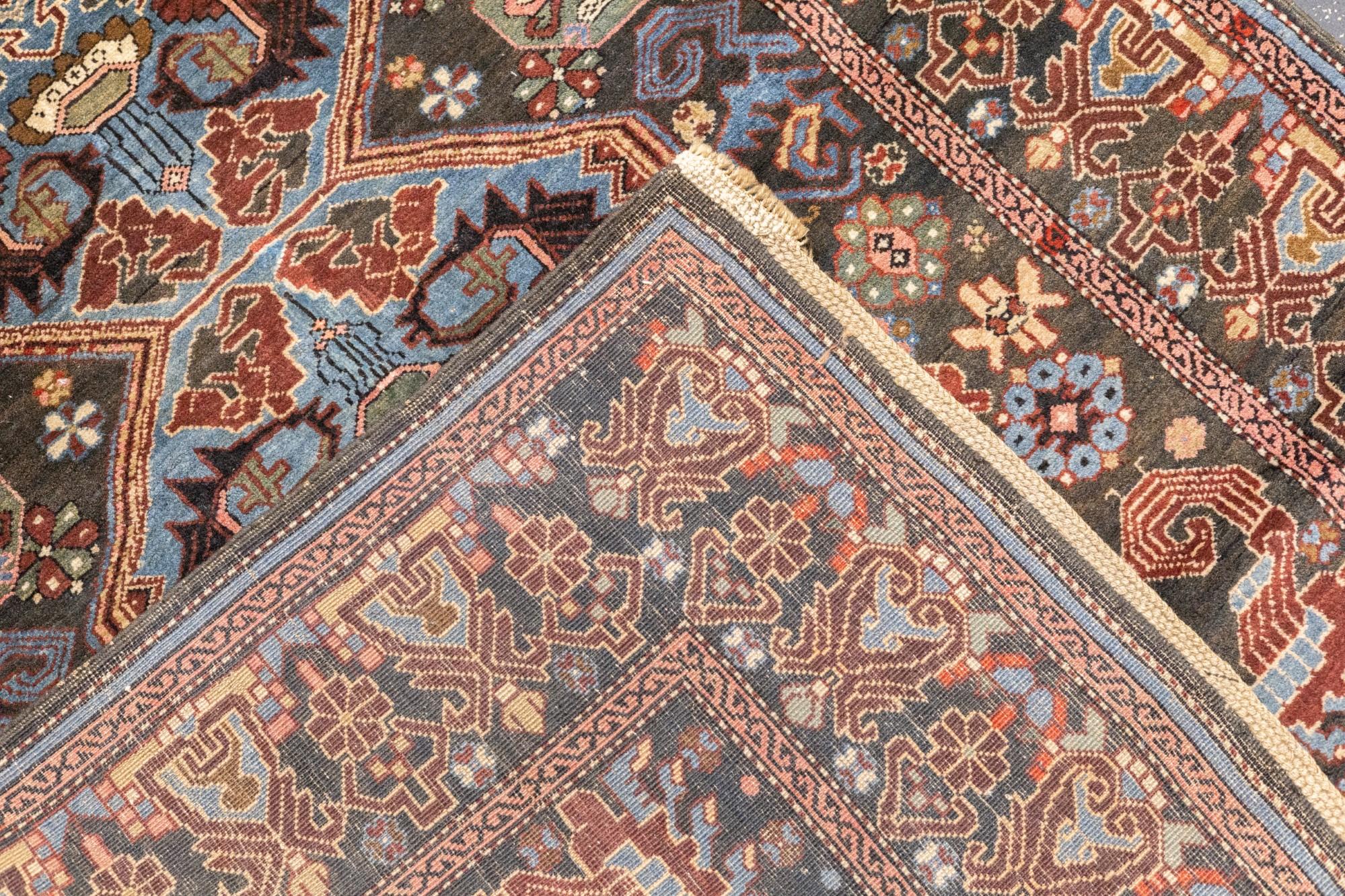 Tappeto antico Karabaugh caucasico 3'9'' x 5'9'' In condizioni buone in vendita a New York, NY