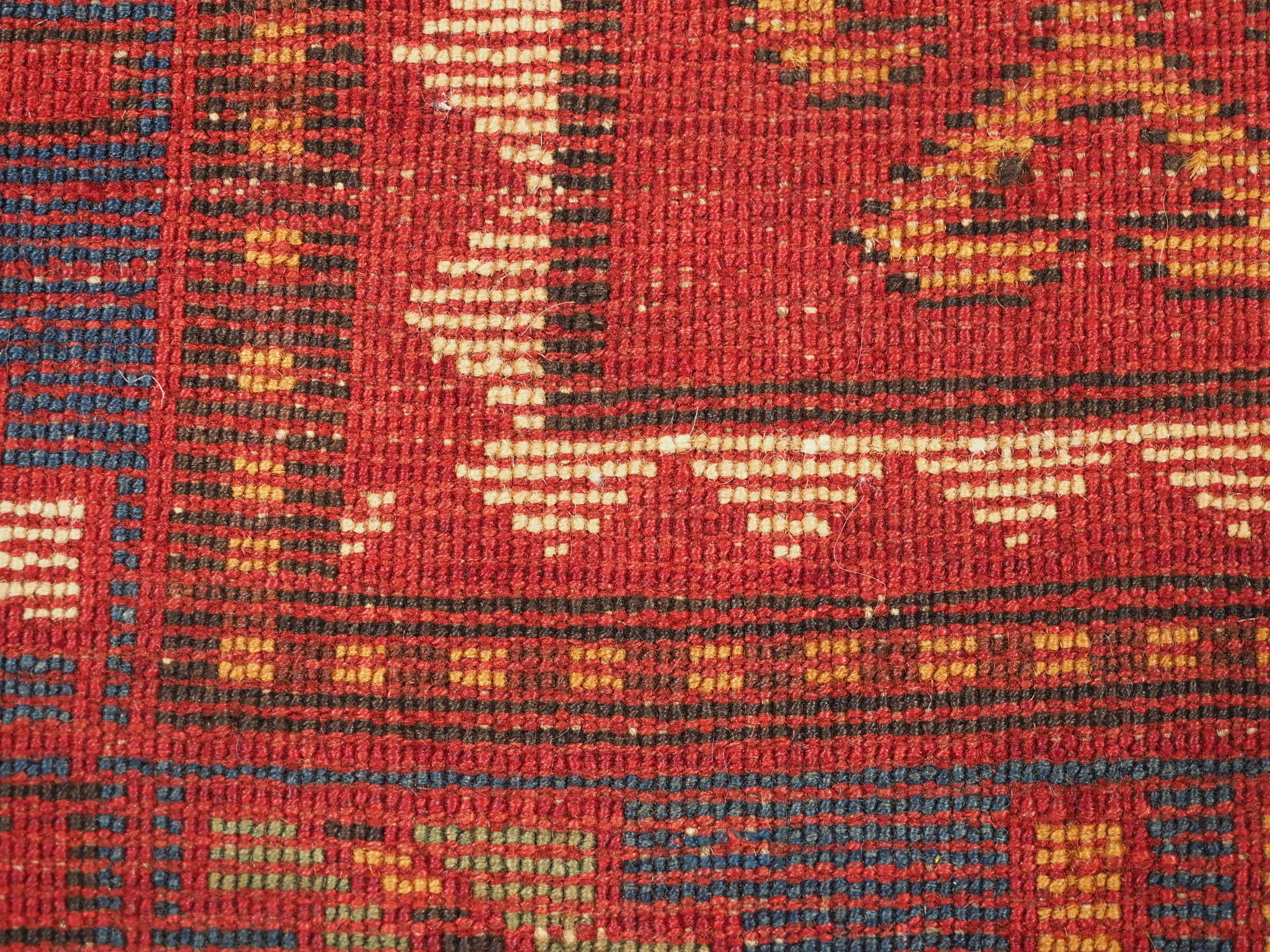 Antiker kaukasischer Karatschow-Kazak-Teppich mit klassischem Design auf rotem Grund im Angebot 1