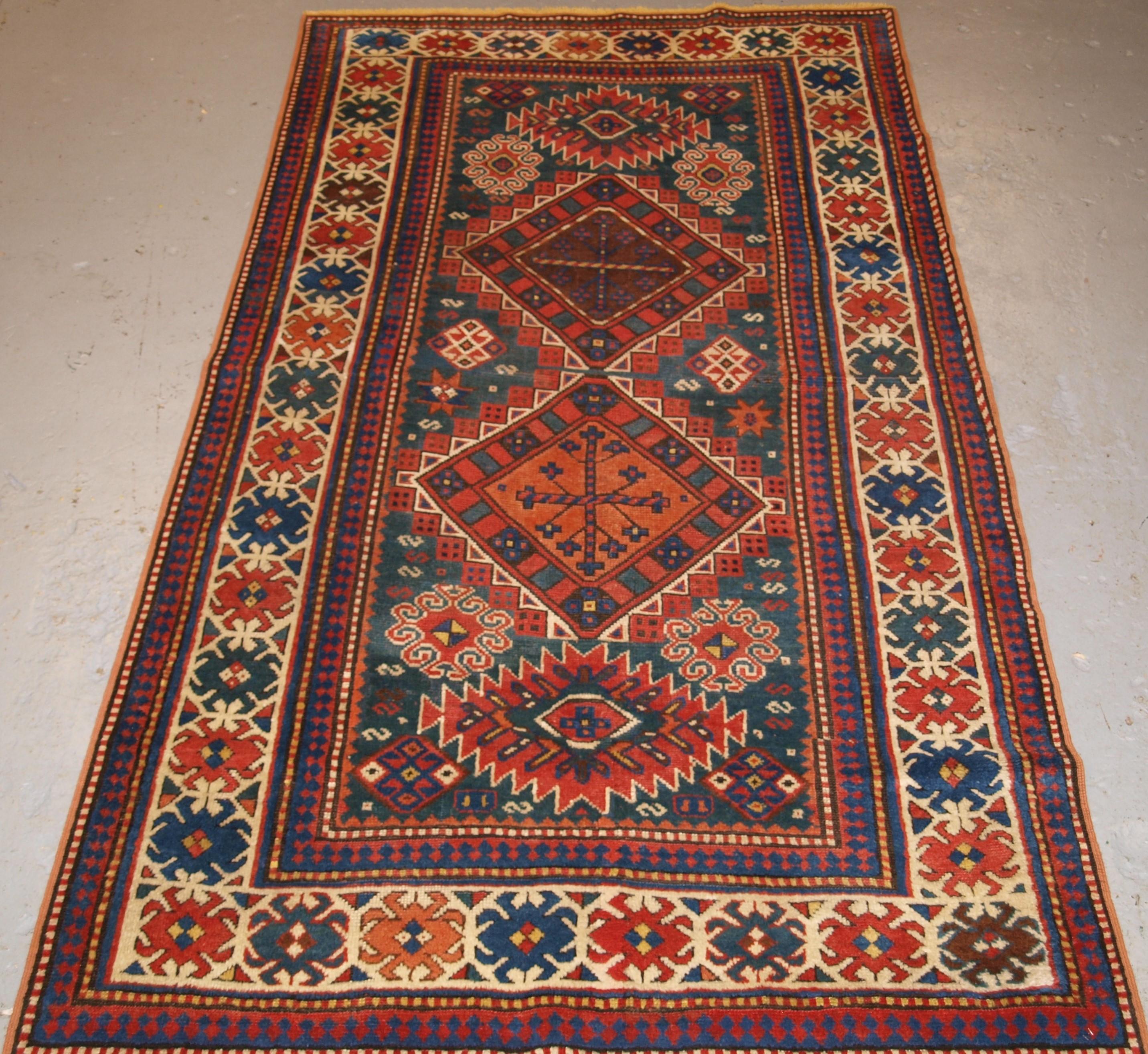 Georgien Ancien tapis caucasien Karachov Kazak sur fond vert en vente