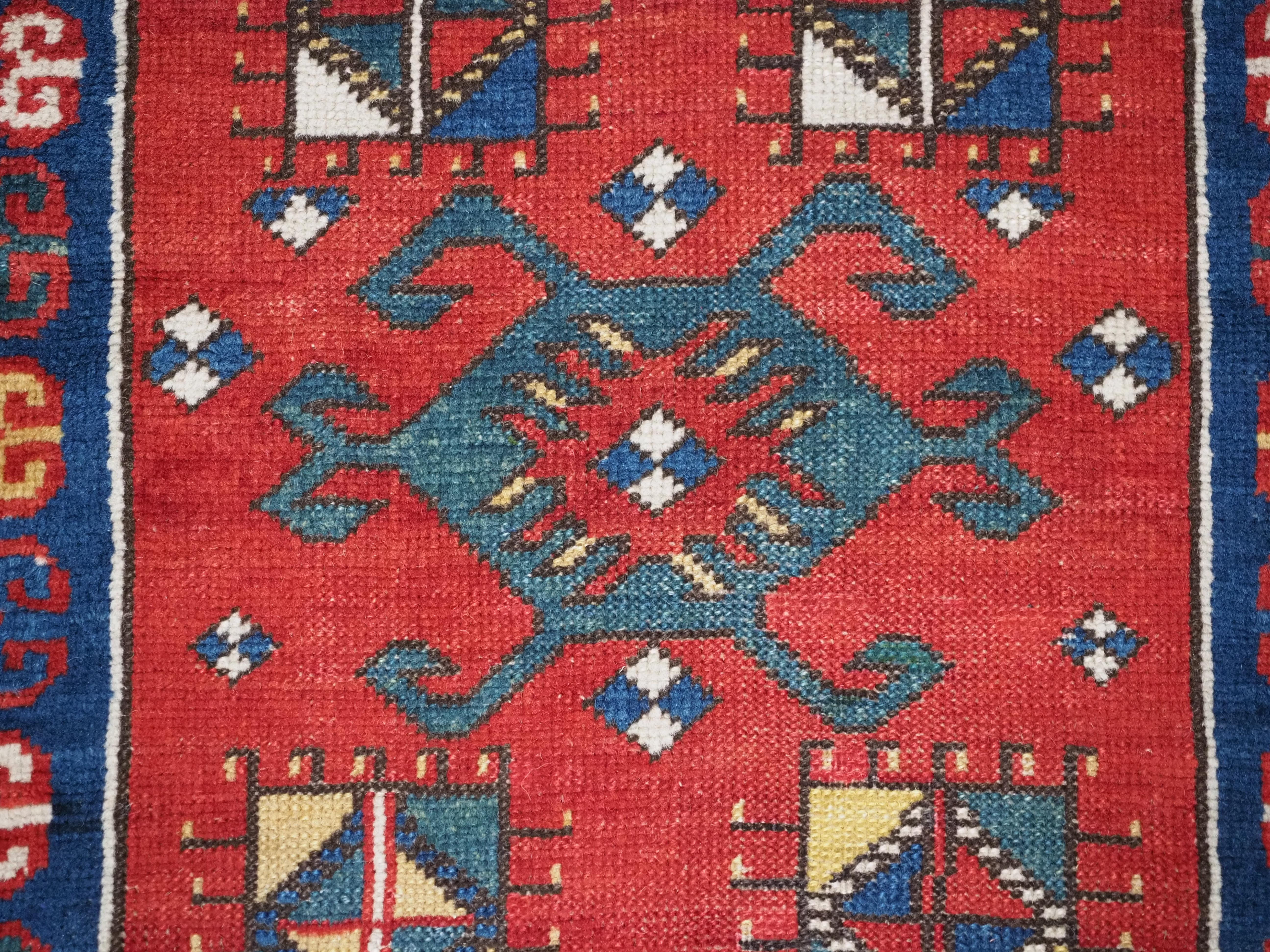 Ancien tapis caucasien Kasim-Usag au design classique et aux couleurs superbes, 1856. en vente 4