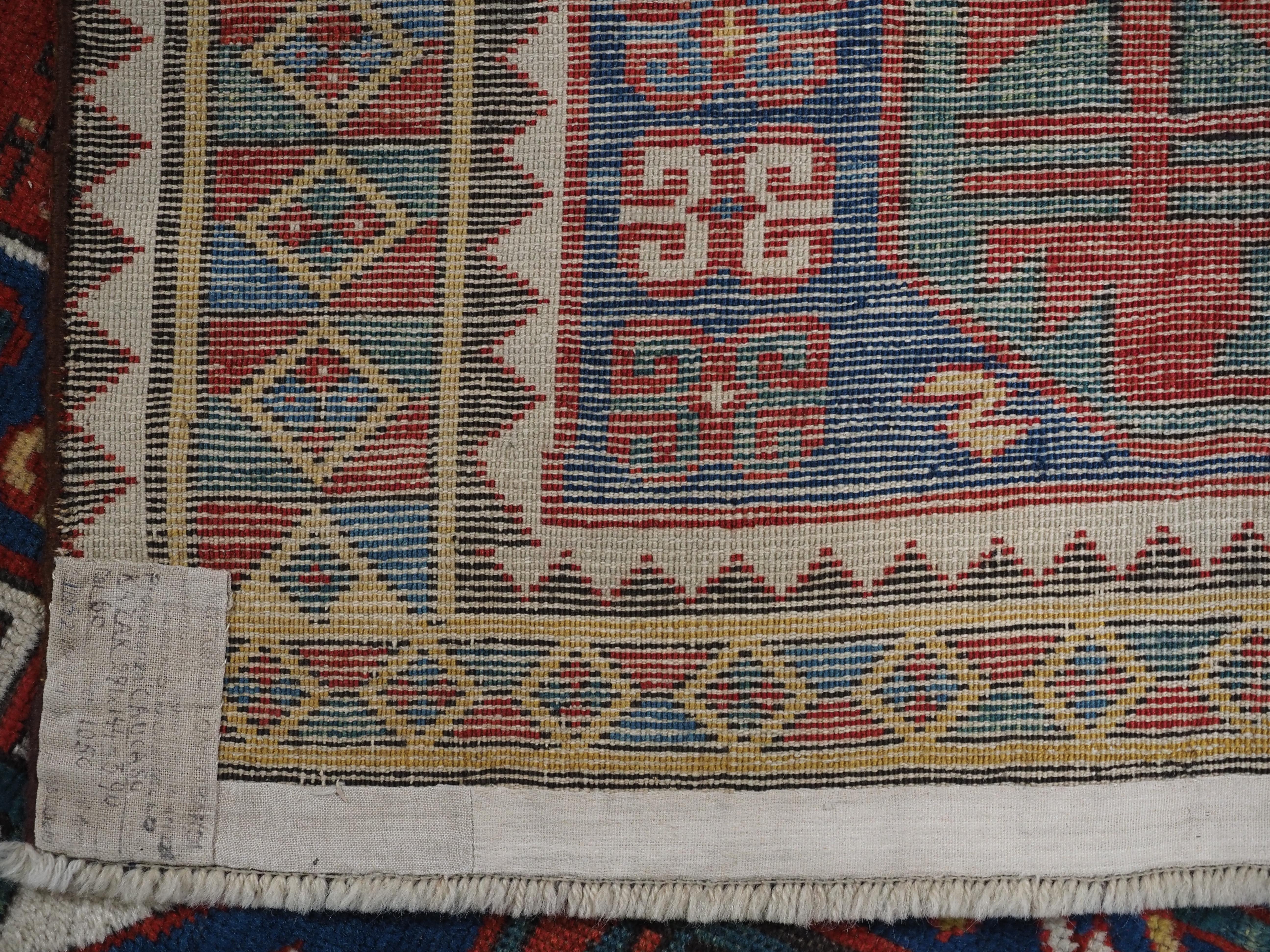 Antiker kaukasischer Kasim-Usag-Teppich mit klassischem Design und prächtigen Farben, 1856. im Angebot 13
