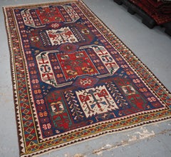 Antico tappeto caucasico Kasim-Usag dal design classico e dai colori superbi, 1856.