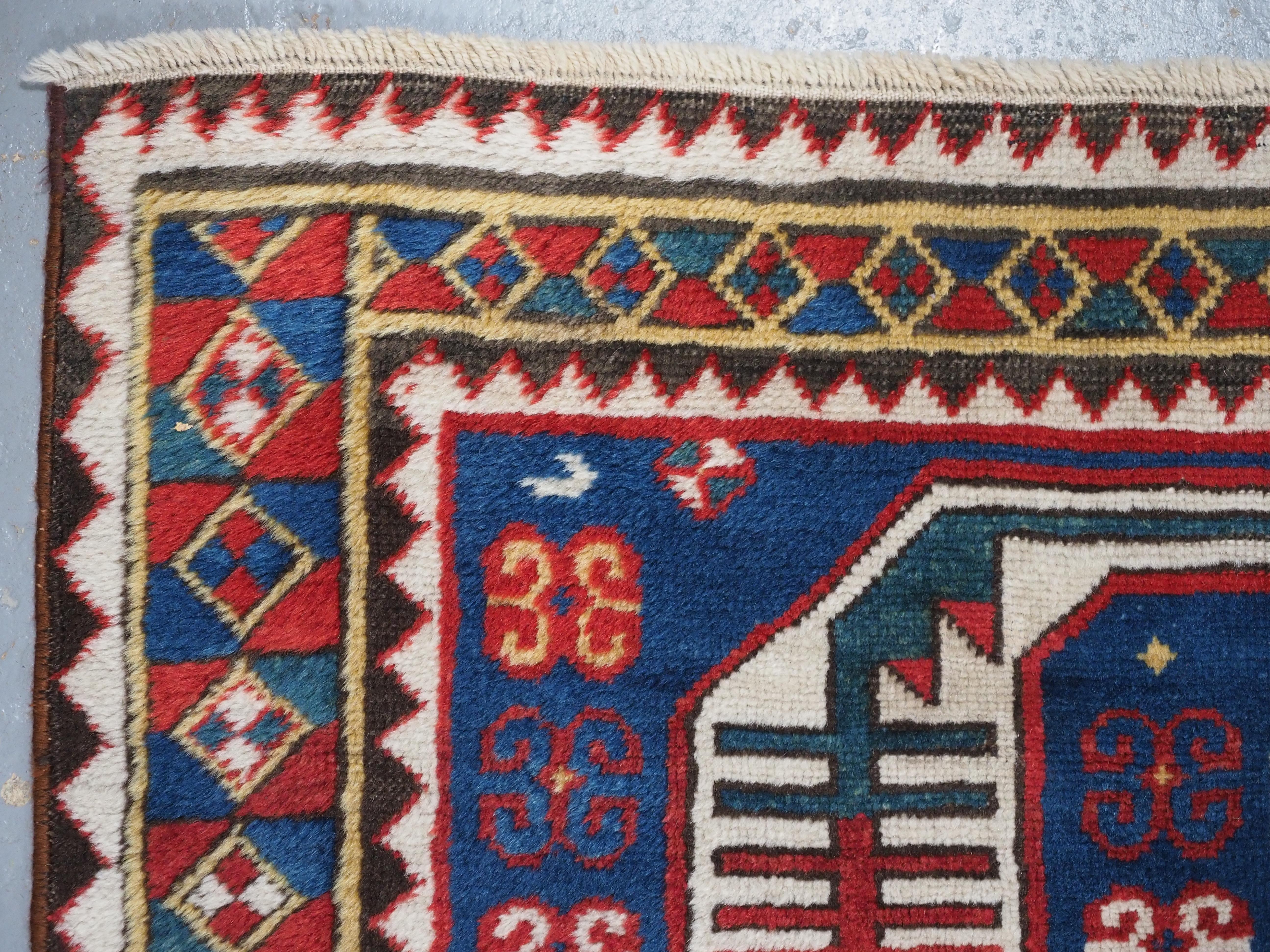 Laine Ancien tapis caucasien Kasim-Usag au design classique et aux couleurs superbes, 1856. en vente