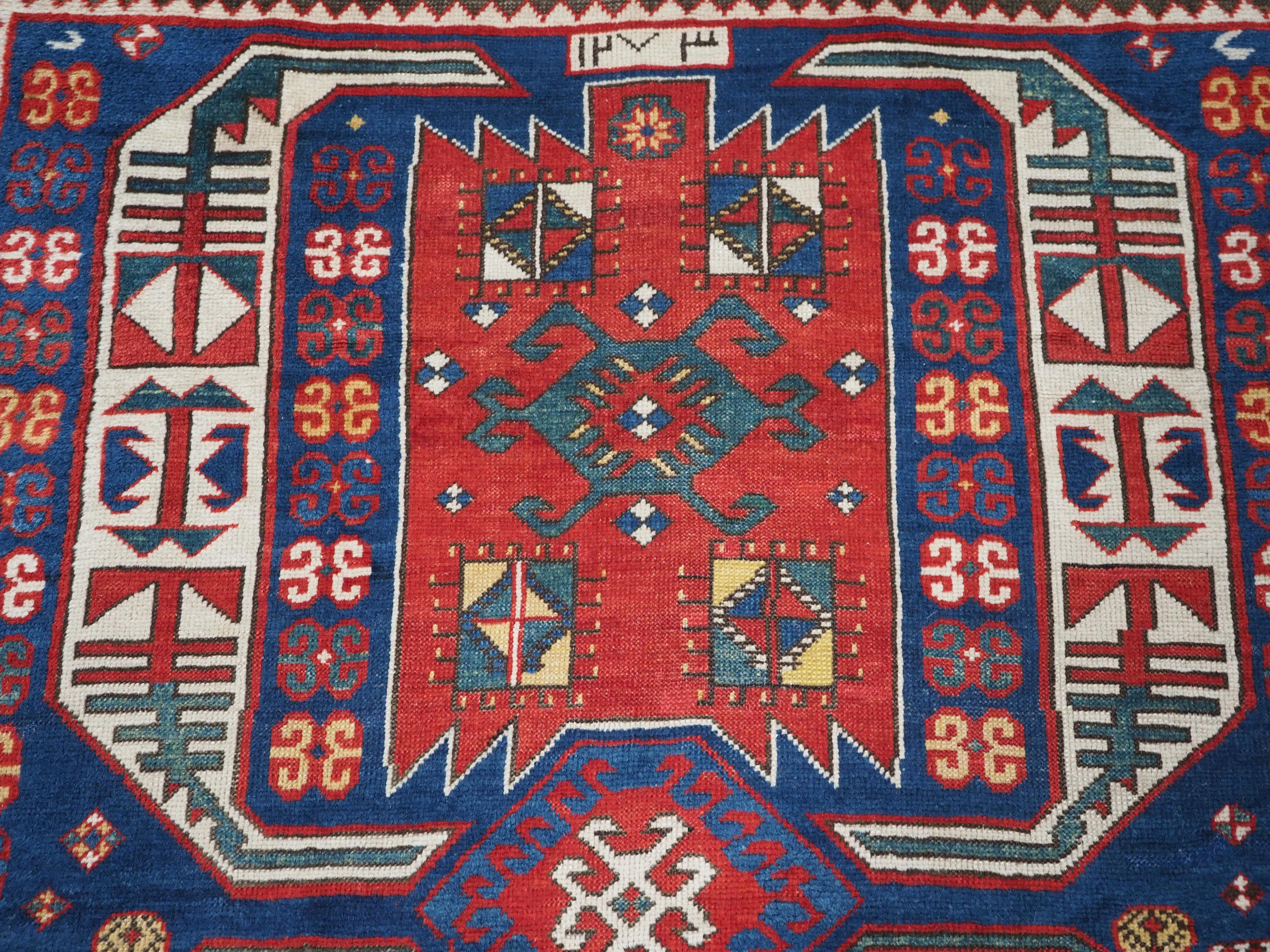 Antiker kaukasischer Kasim-Usag-Teppich mit klassischem Design und prächtigen Farben, 1856. im Angebot 3