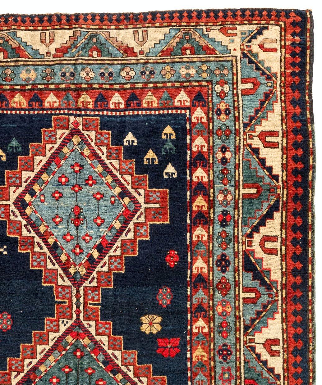Antiker kaukasischer kastanienblauer Kazak-Teppich, ca. 1900-1910er Jahre (Kasachisch) im Angebot