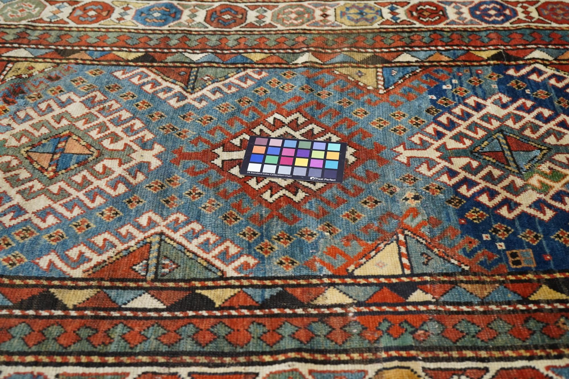 Laine Tapis Kazak caucasien ancien 3'10'' x 7'7'' en vente