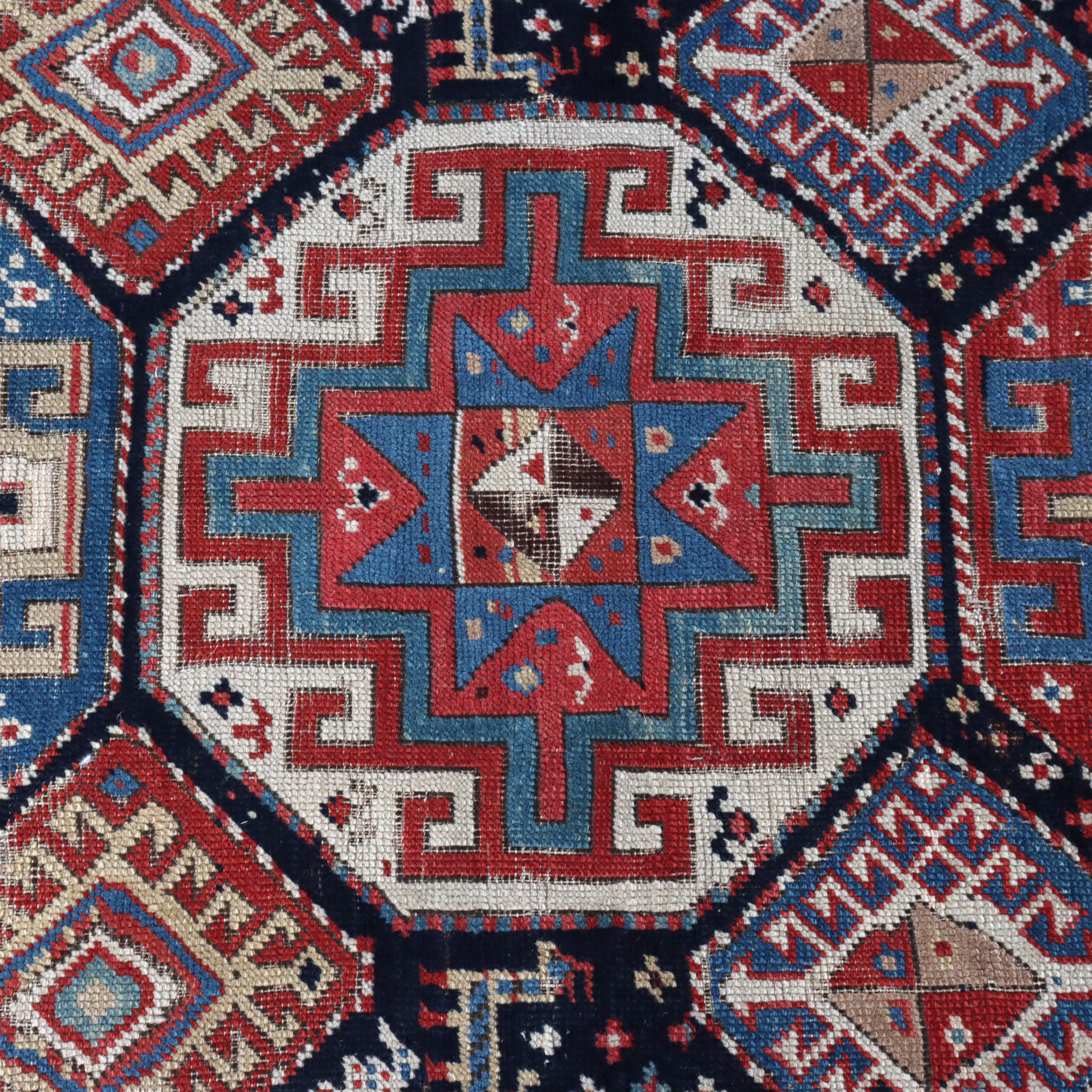 Antiker kaukasischer Kazak Langer Teppich C1900 (20. Jahrhundert) im Angebot