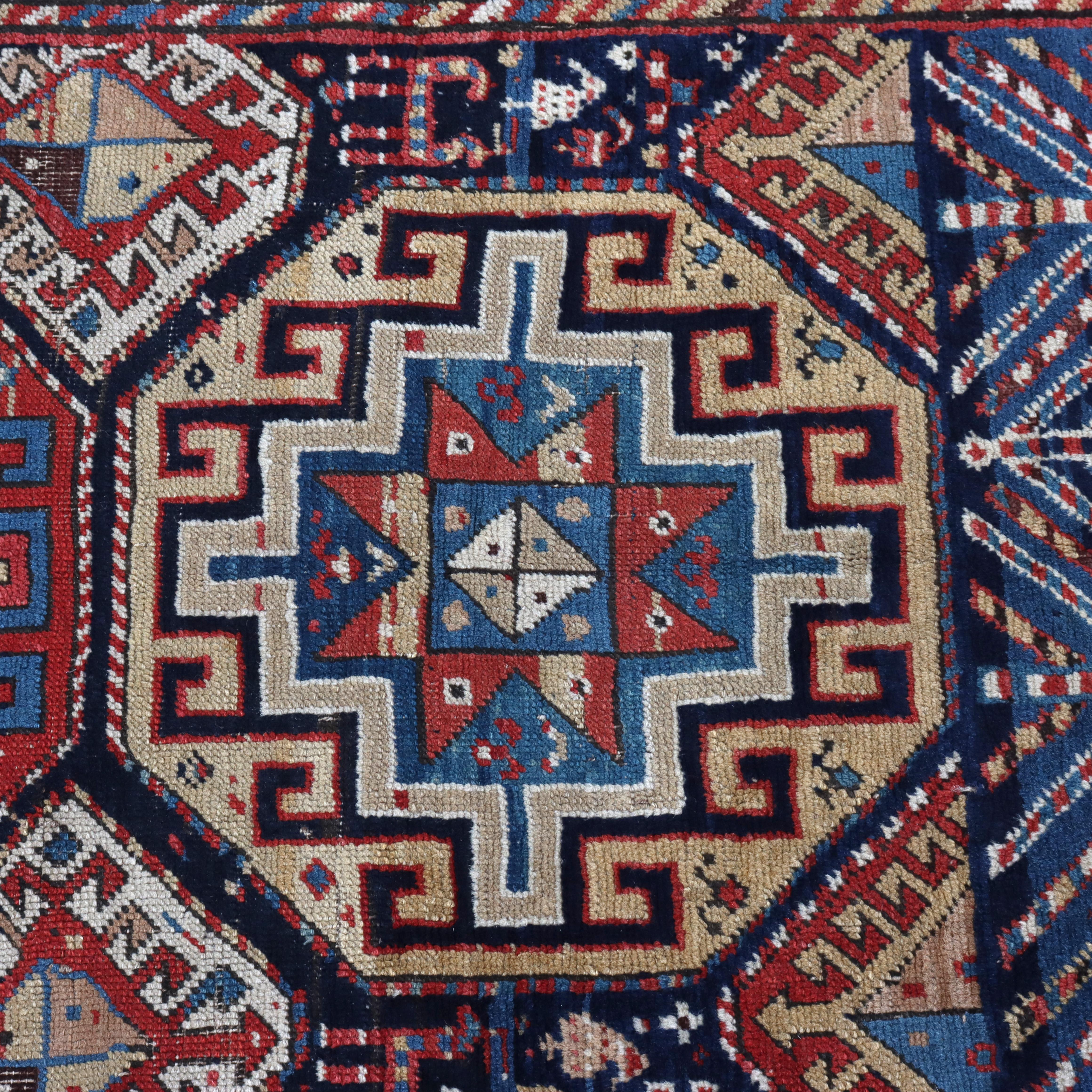 Antiker kaukasischer Kazak Langer Teppich C1900 im Angebot 1