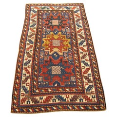 Antiker kaukasischer Kazak-Orientteppich, kleine Größe, Starburst-Design & blaues Feld