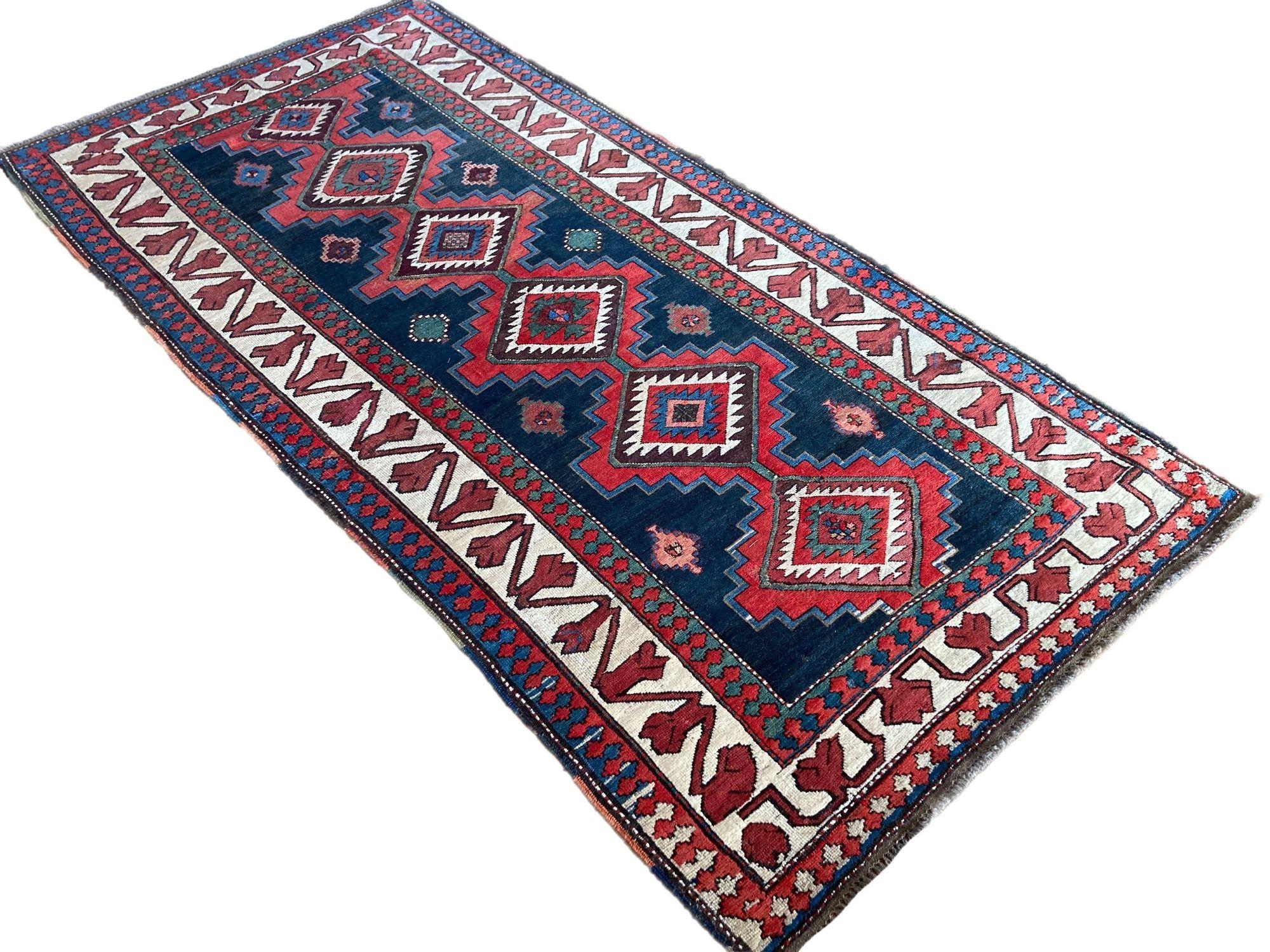Antiker kaukasischer Kazak-Teppich 2,34 m x 1,18 m im Zustand „Gut“ im Angebot in St. Albans, GB