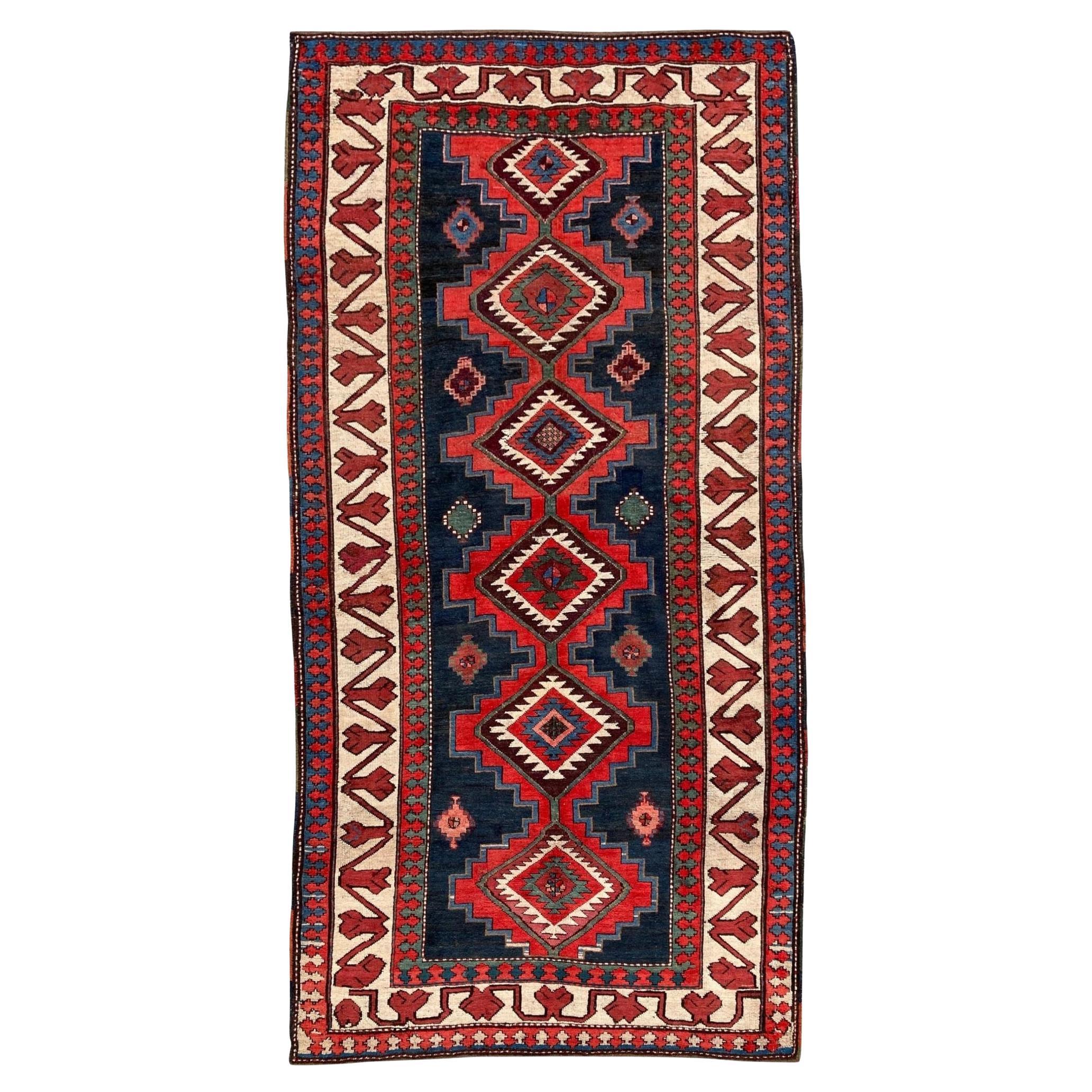 Tapis du Kazak caucasien ancien de 2,34 m x 1,18 m en vente