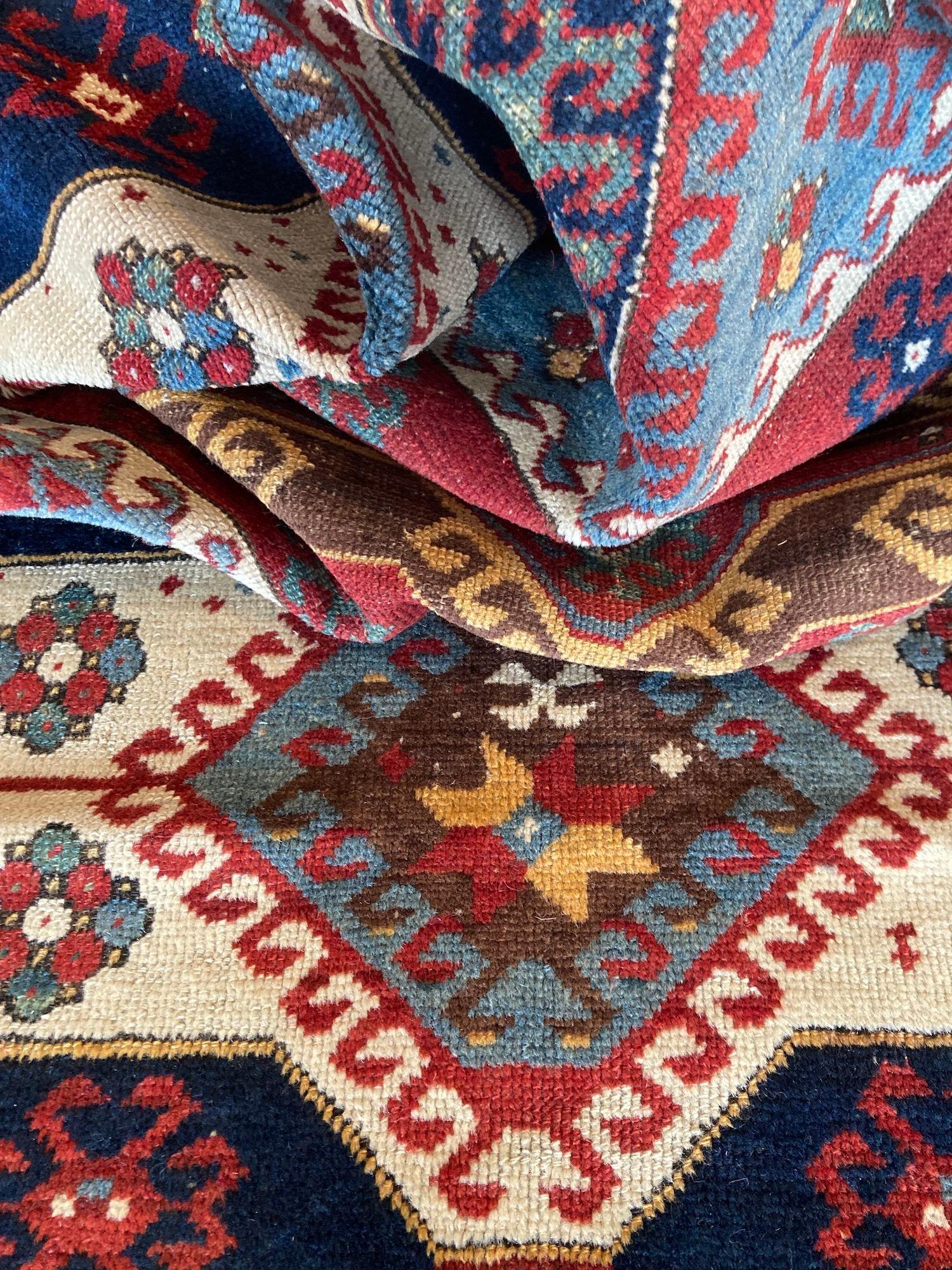 Ancien tapis caucasien Kazak 2.43m x 1.62m en vente 12