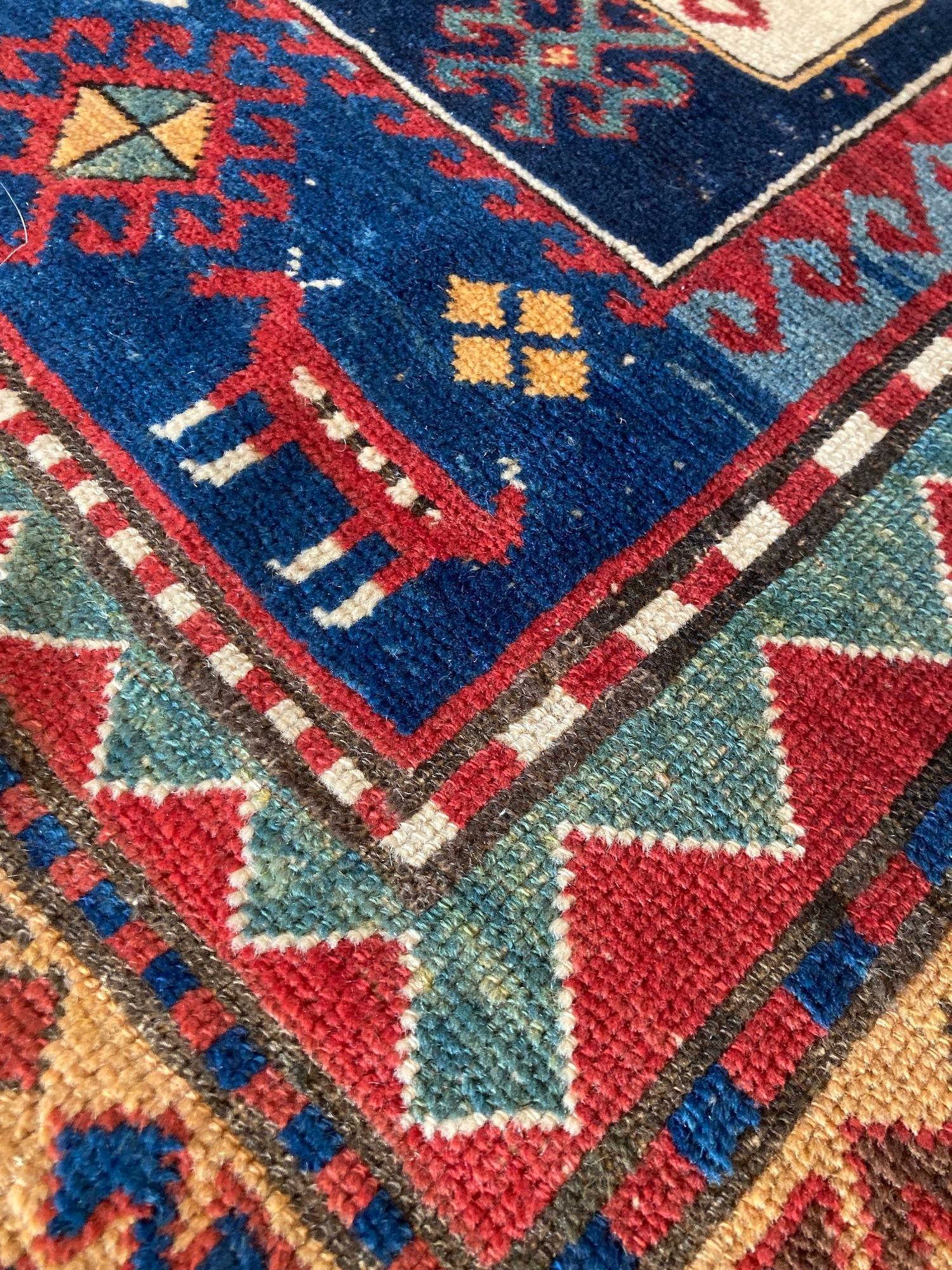 Ancien tapis caucasien Kazak 2.43m x 1.62m en vente 4