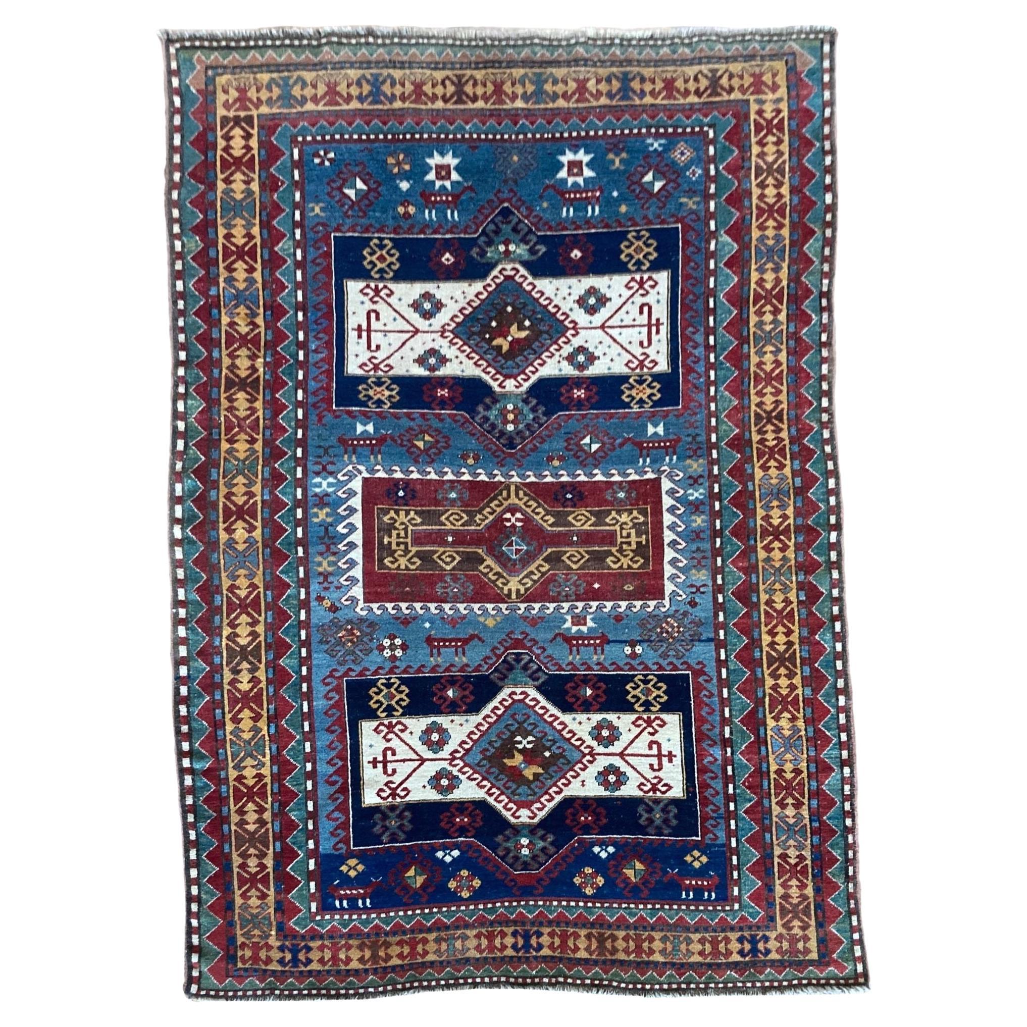 Ancien tapis caucasien Kazak 2.43m x 1.62m en vente