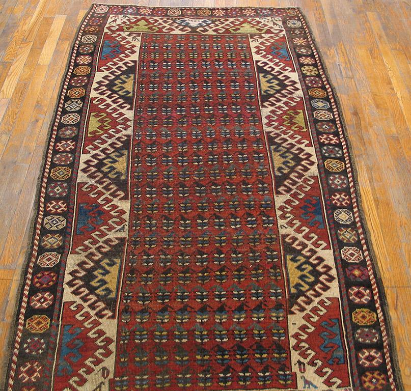 Noué à la main Tapis caucasien ancien du Caucase en vente