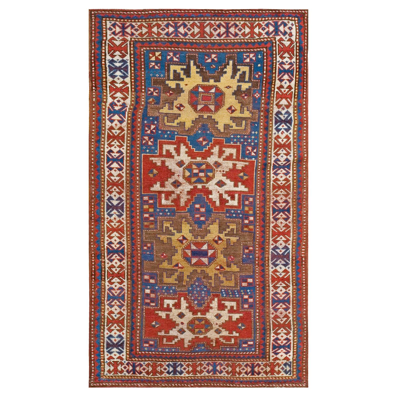 Antiker kaukasischer:: kasachischer Teppich im Angebot