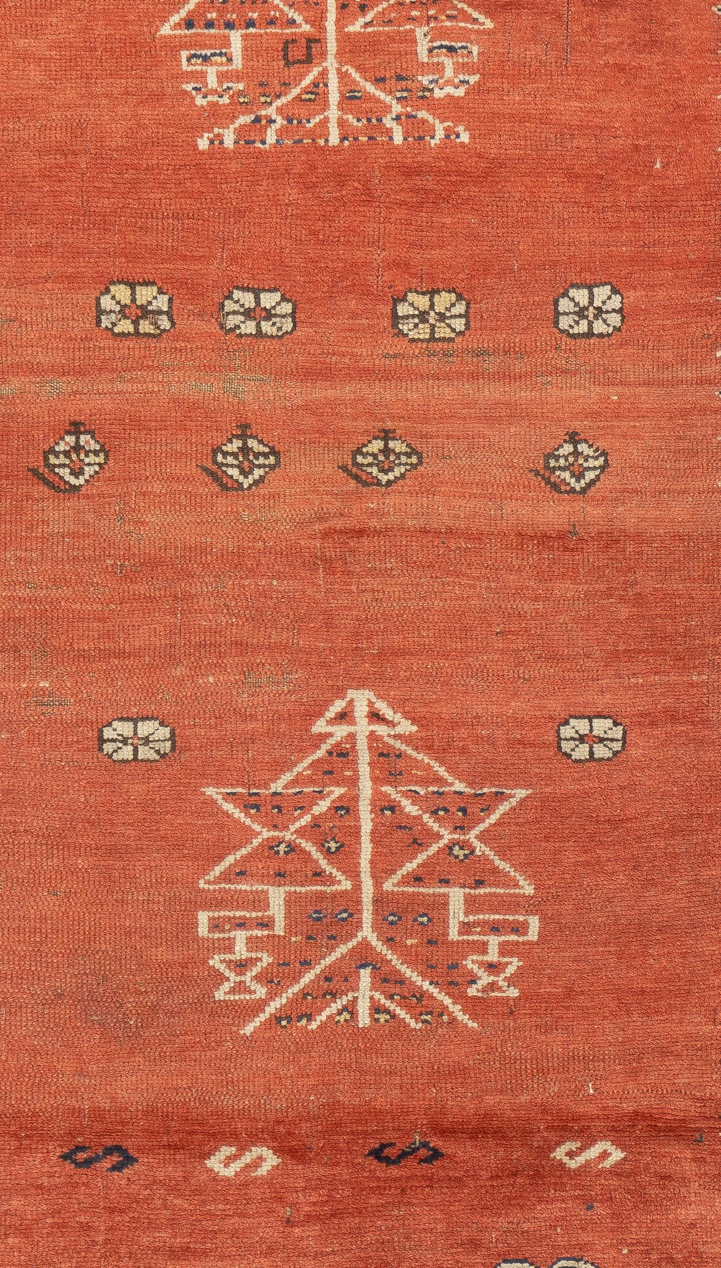 Tappeto caucasico antico Kazak 3'9'' x 6'10''. Caucaso occidentale/Armenia. Motivi audaci, colori intensi, totalmente geometrici, interamente in lana, a trama da grossa a moderata, a vello medio o lungo, in formato sparso, con layout a medaglione,