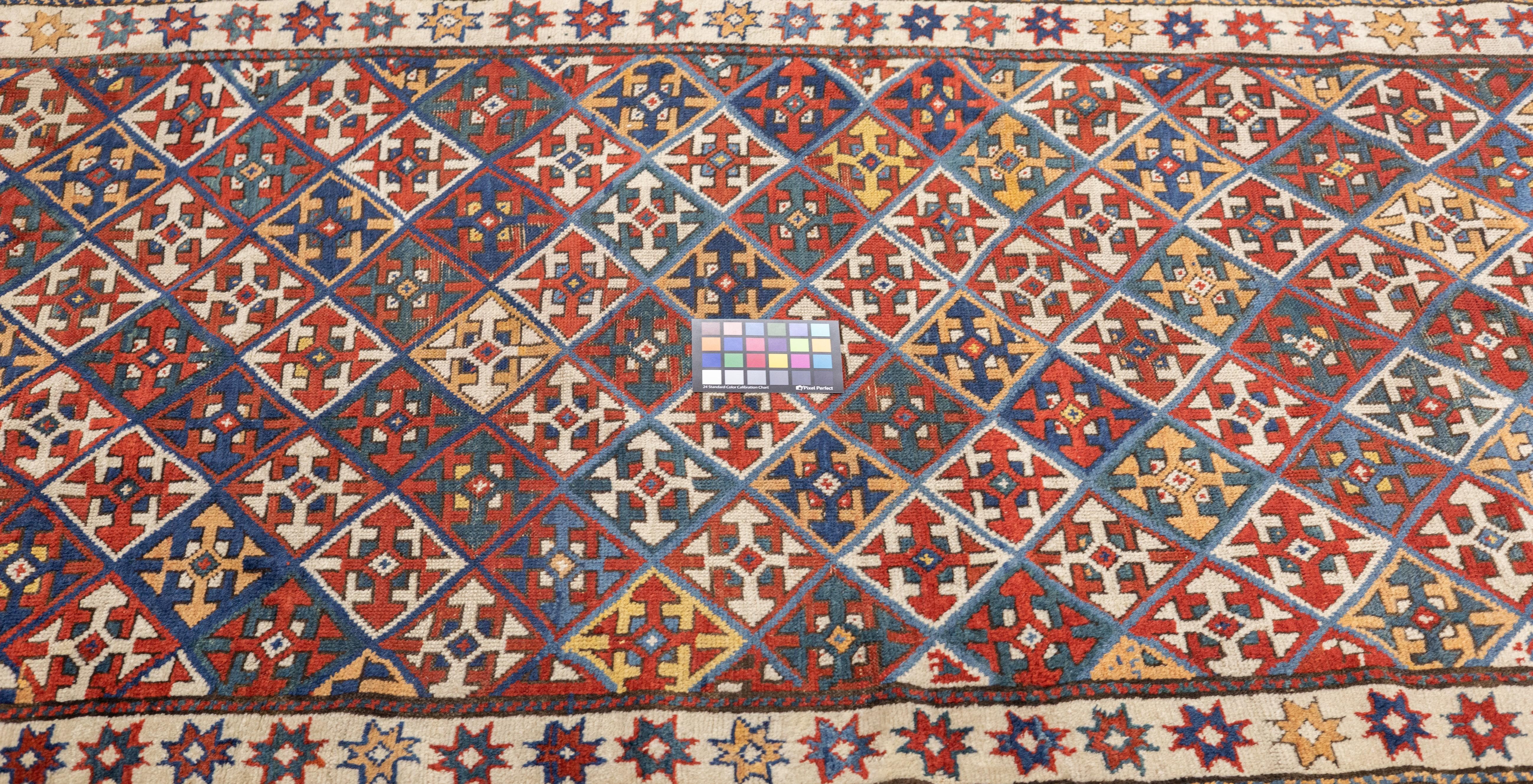 Antiker kaukasischer Kazak-Teppich 3'9'' x 7'2'' (Wolle) im Angebot