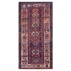 Antiker kaukasischer Kazak-Teppich 4' 6'' x 9' 3''