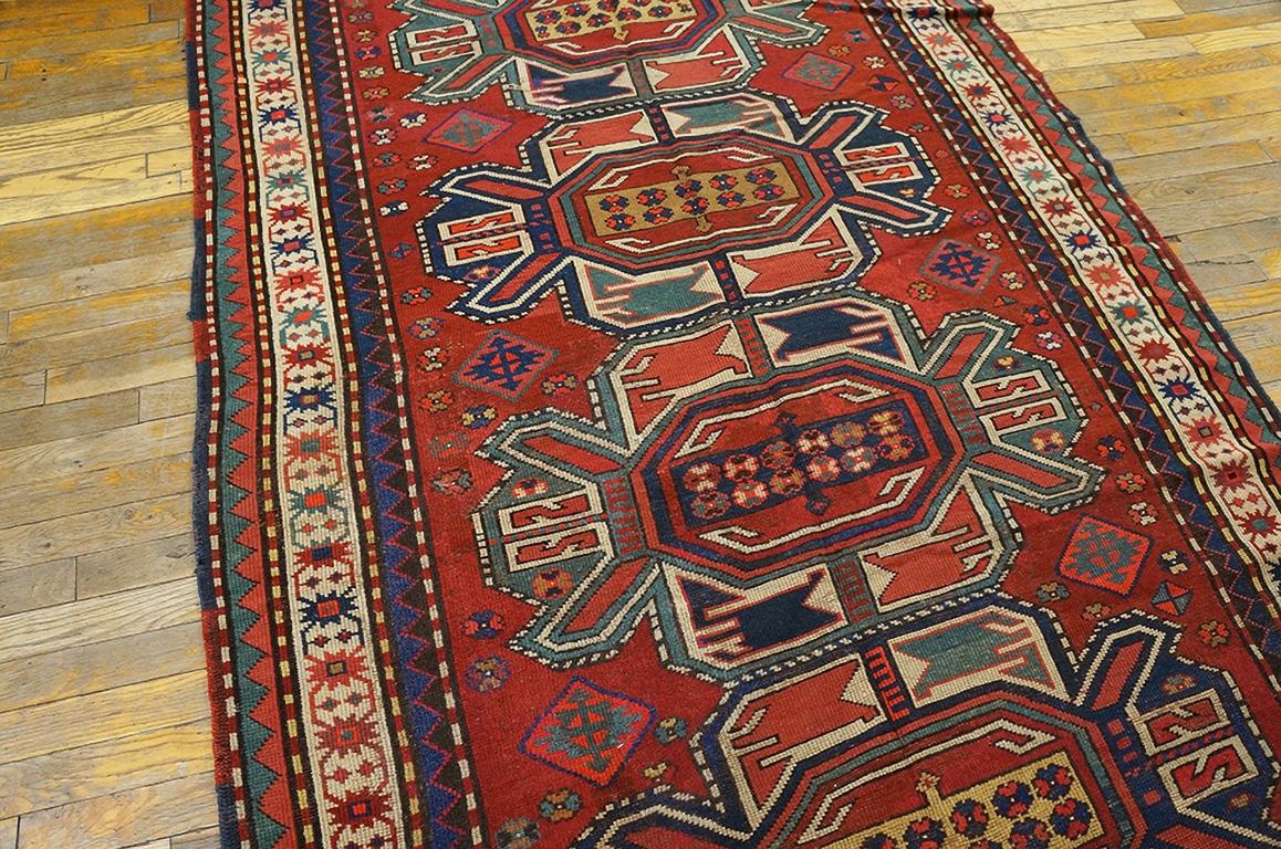 Early 20th Century Caucasian - Kazak Carpet ( 4' 8'' x 9' 6'' - 142 x 289 cm ) In Good Condition For Sale In New York, NY