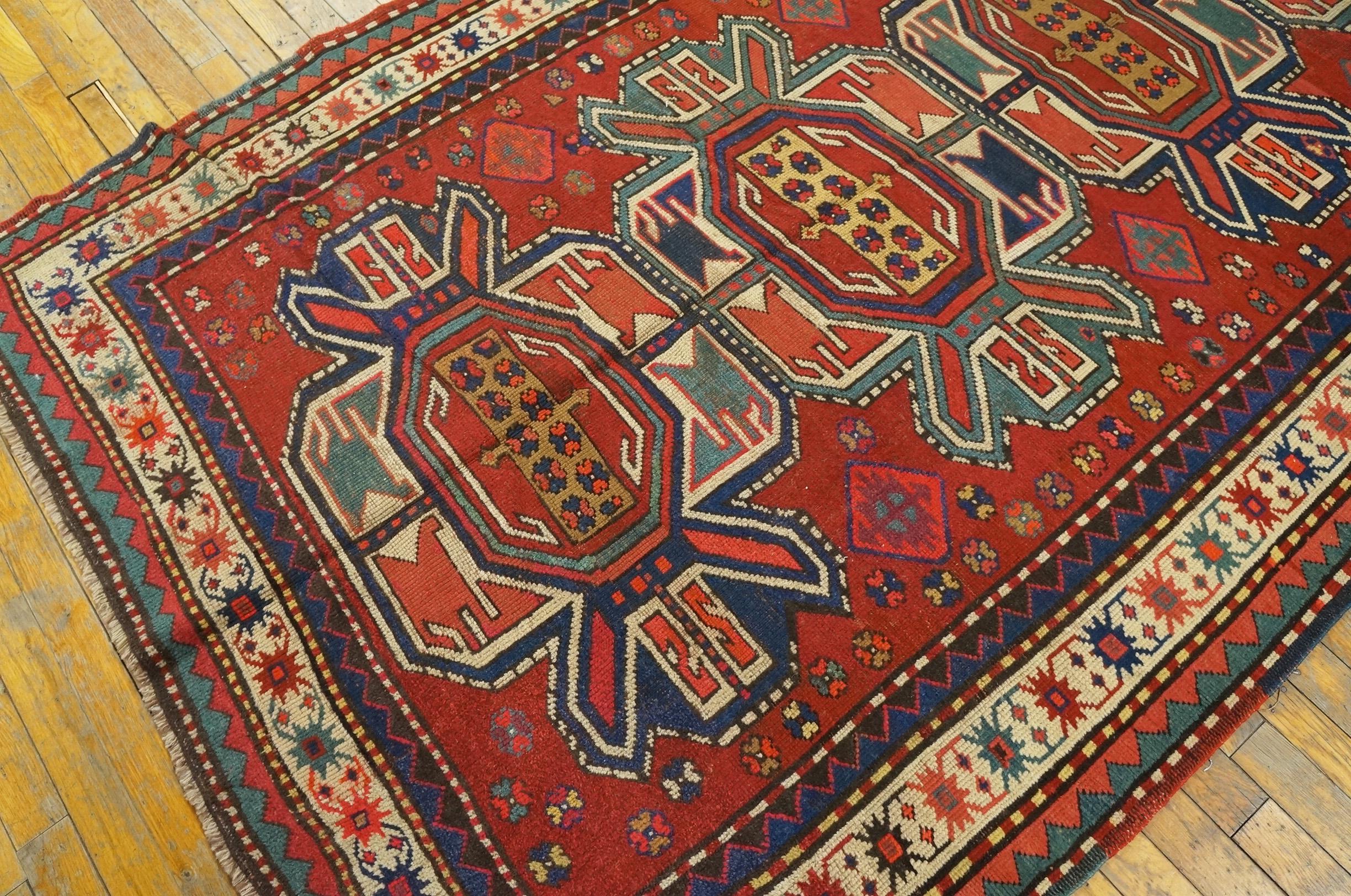 Laine Tapis caucasien - Kazak du début du 20e siècle ( 4' 8'' x 9' 6'' - 142 x 289 cm) en vente