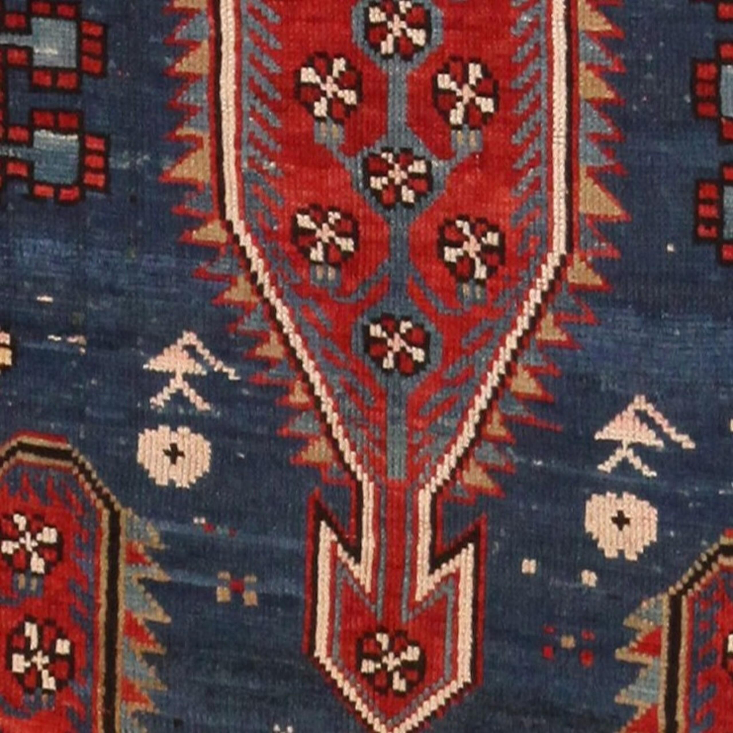 Antique Caucasian Kazak Rug. 4 ft 9 in x 10 ft 4 in  In Good Condition For Sale In New York, NY