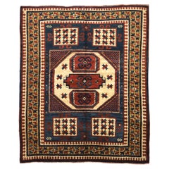Antiker kaukasischer Kazak-Teppich 4'10" x 5'9