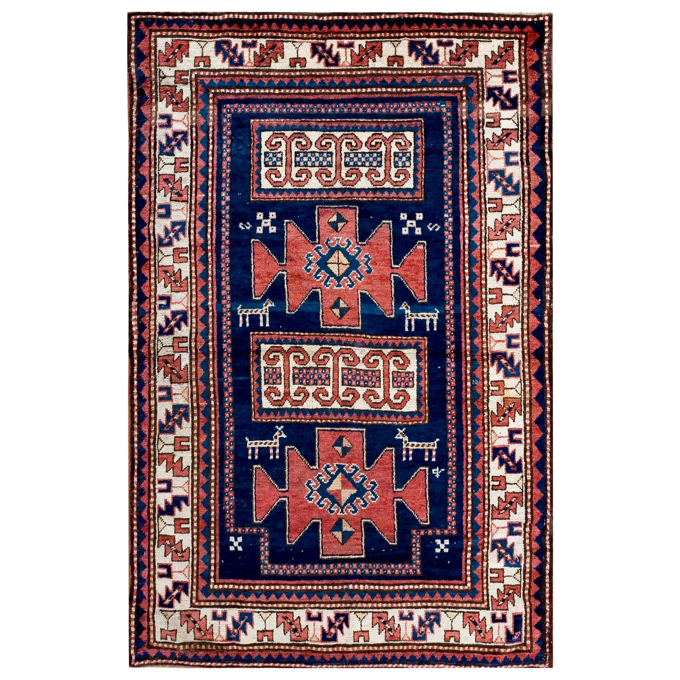 Kaukasischer Kazak-Teppich aus dem frühen 20. Jahrhundert ( 4'4" x 6'6" - 132 x 198 )