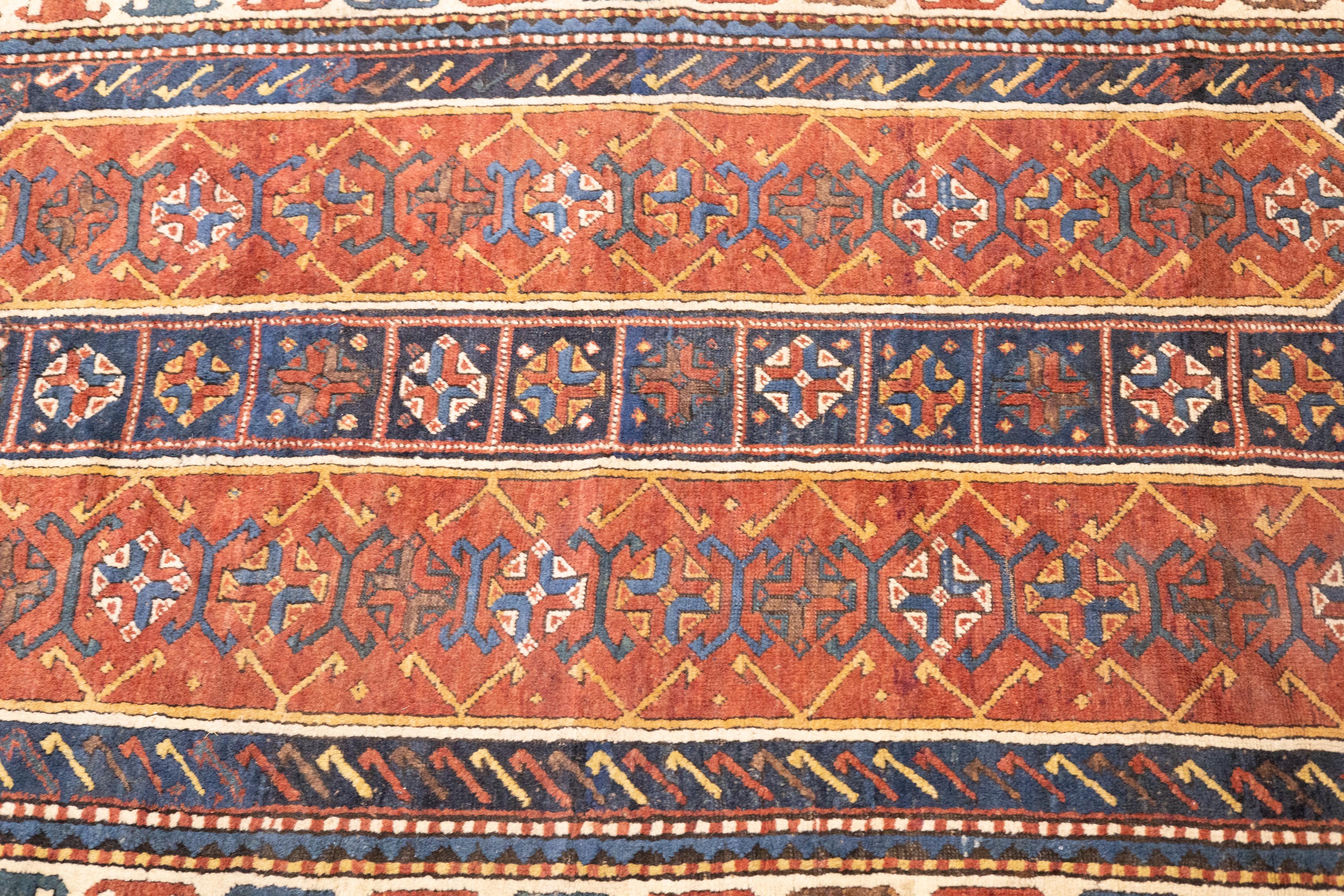 Antiker kaukasischer Kazak-Teppich 4'4'' x 8'0