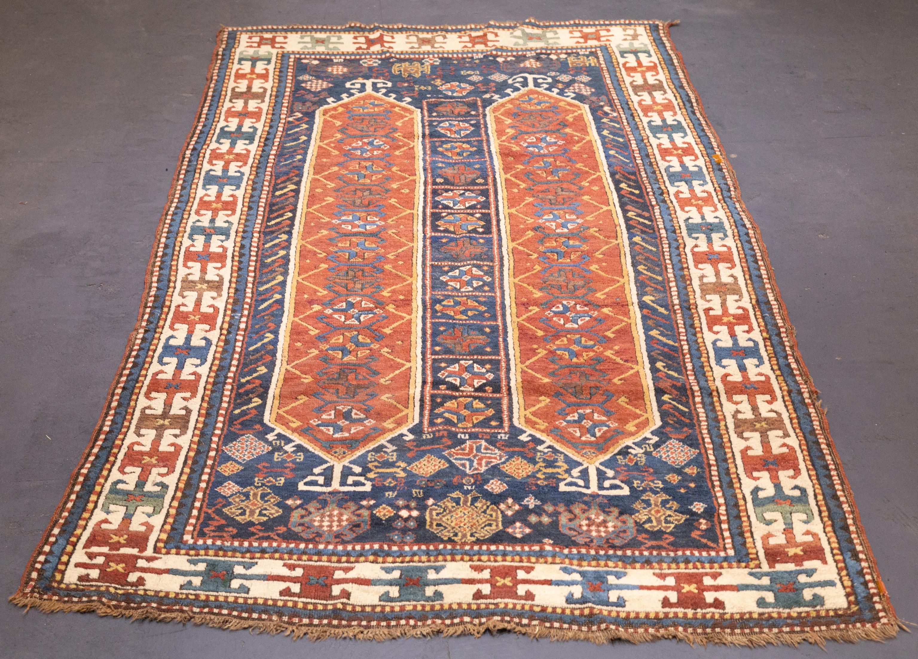 Antiker kaukasischer Kazak-Teppich 4'4'' x 8'0